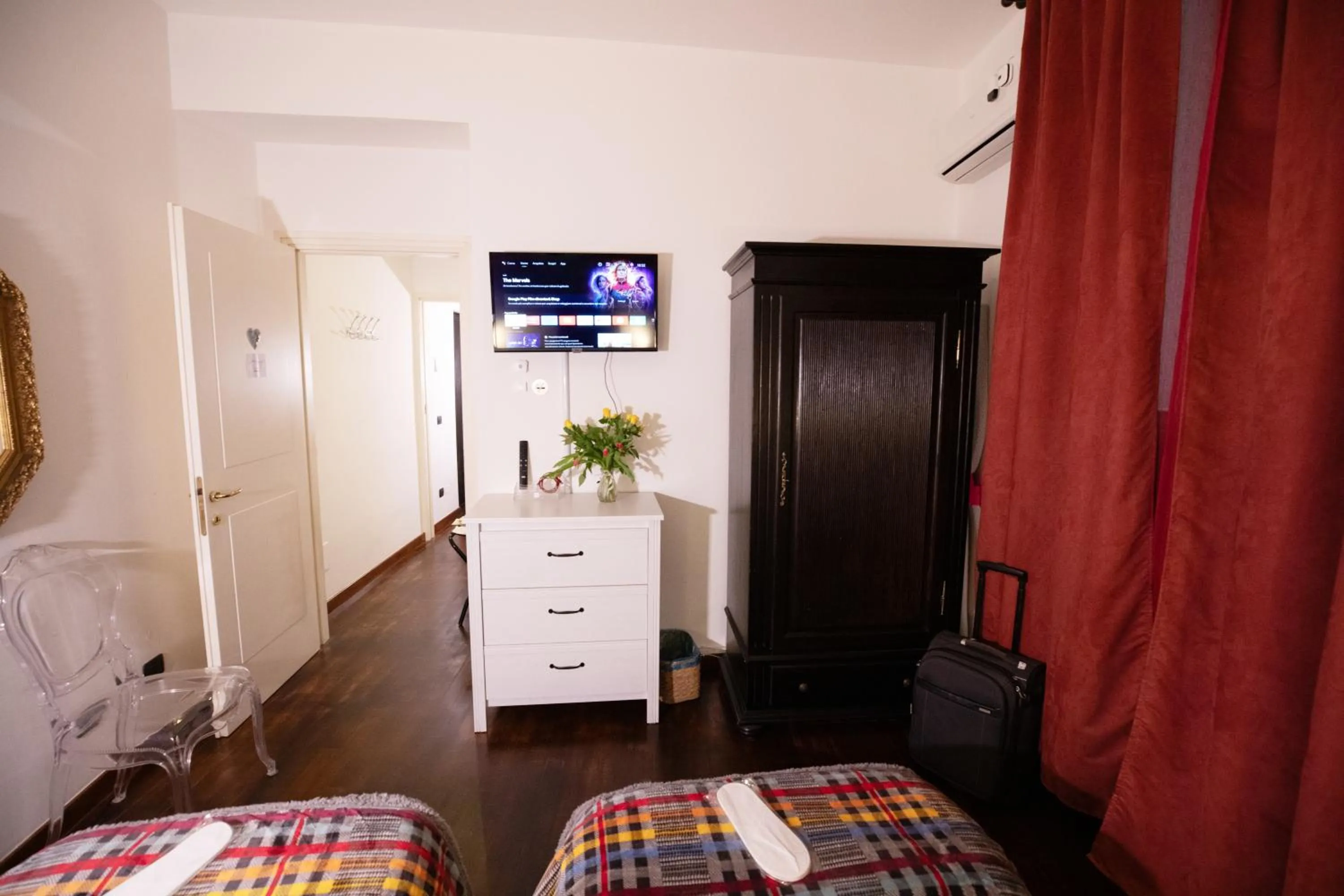 Bedroom, Bed in Like Romeo Suites