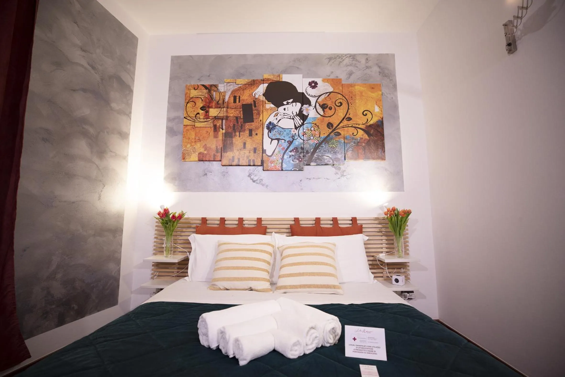 Bedroom, Bed in Like Romeo Suites