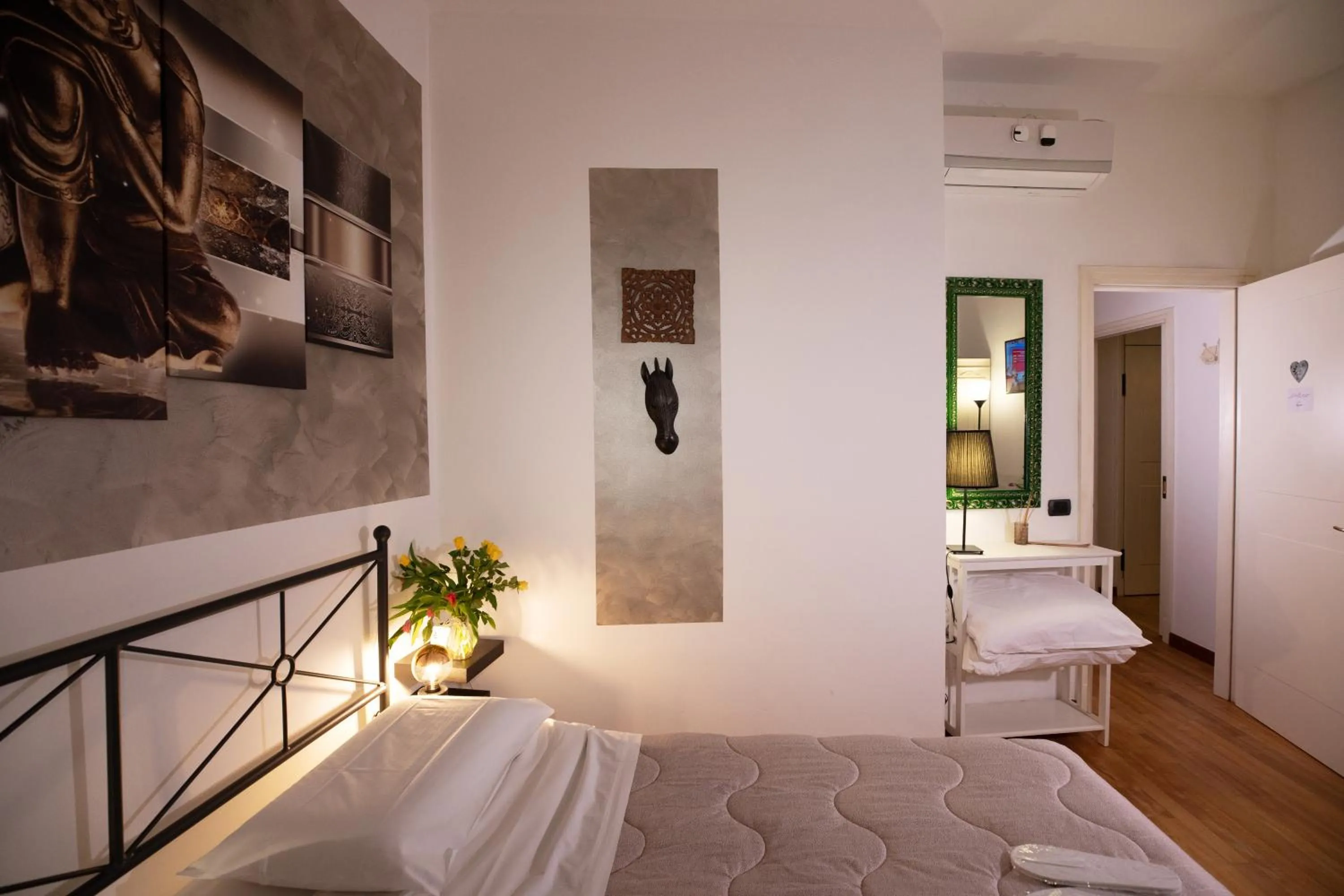 Bedroom, Bed in Like Romeo Suites