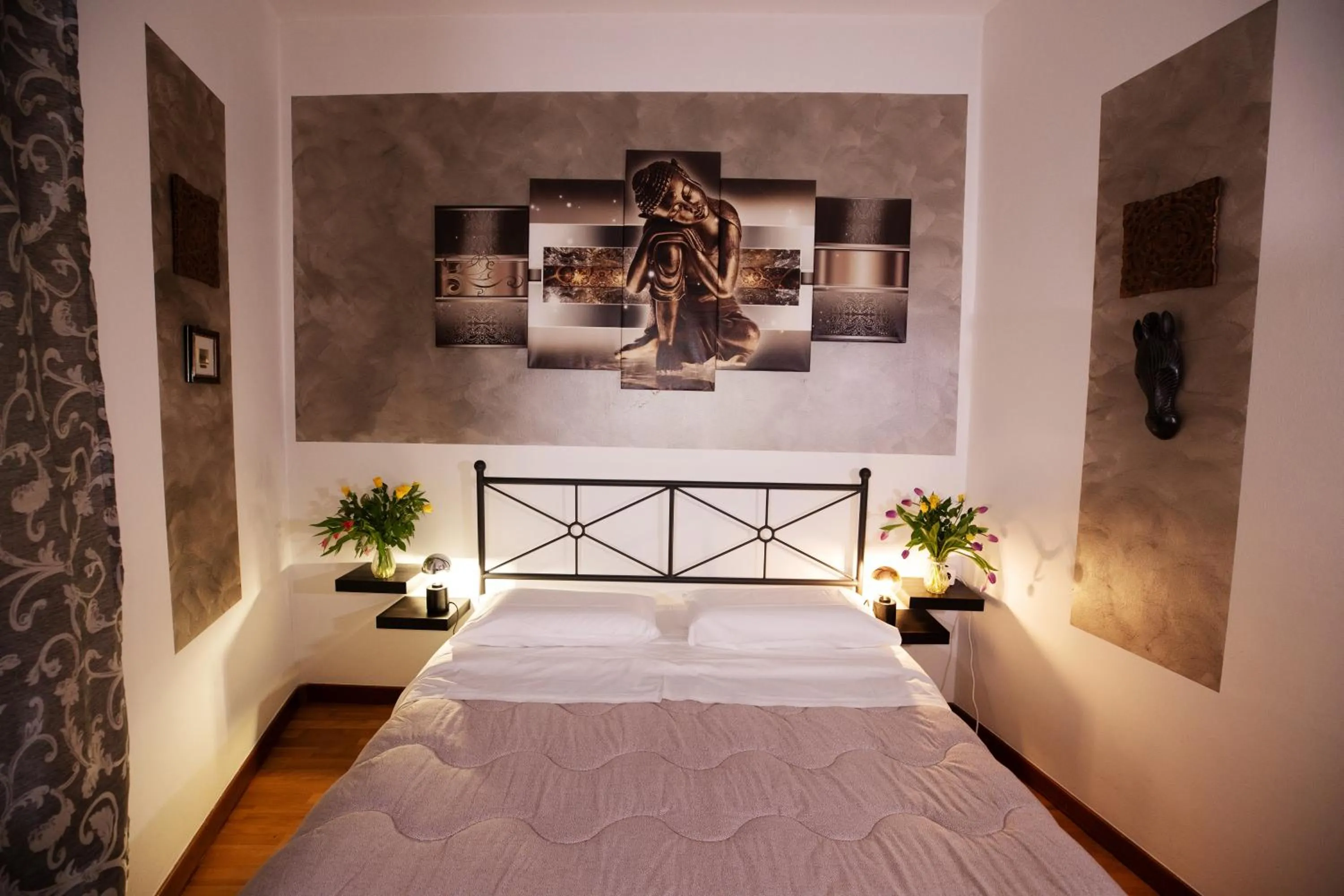Bedroom, Bed in Like Romeo Suites
