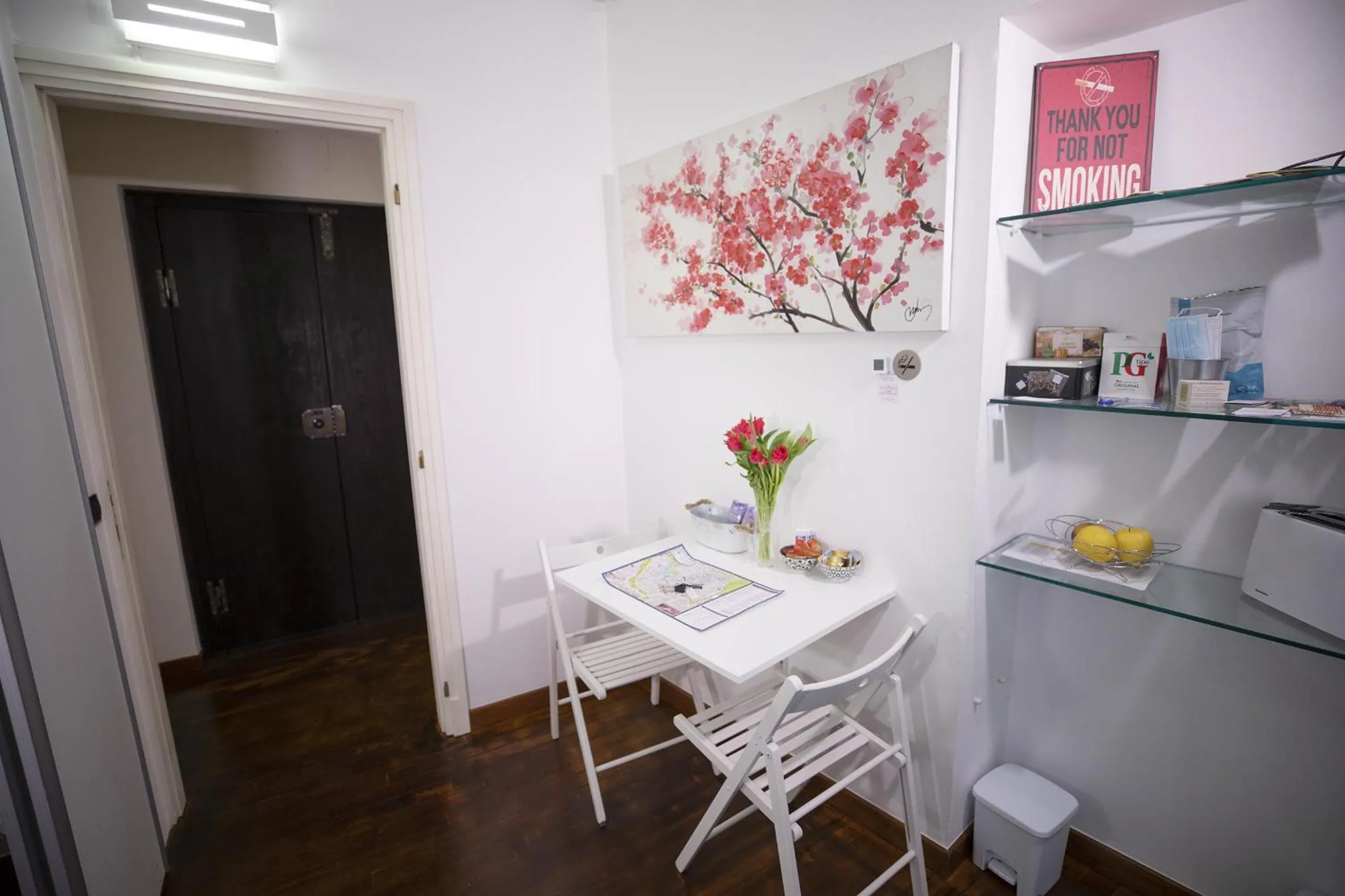 Kitchen or kitchenette in Like Romeo Suites