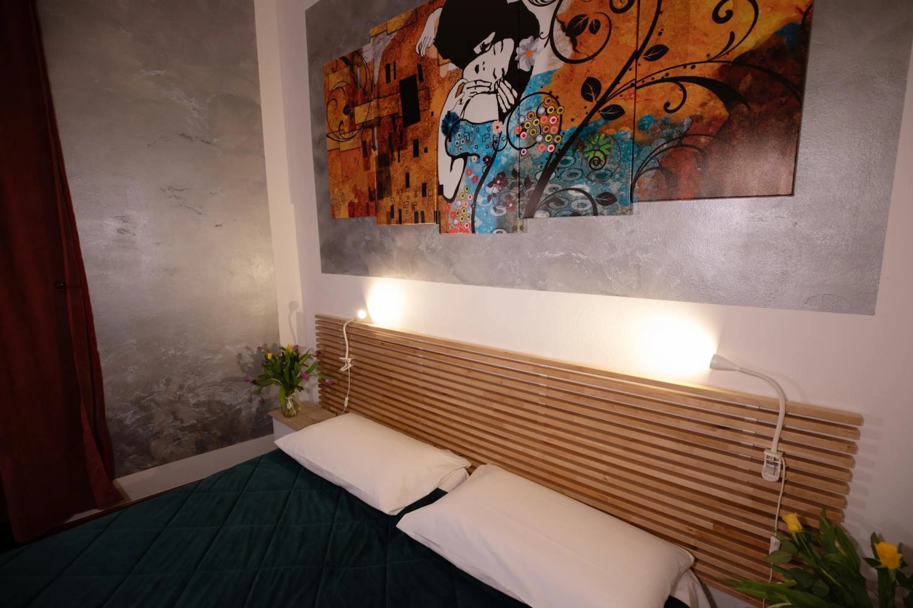Bedroom, Bed in Like Romeo Suites