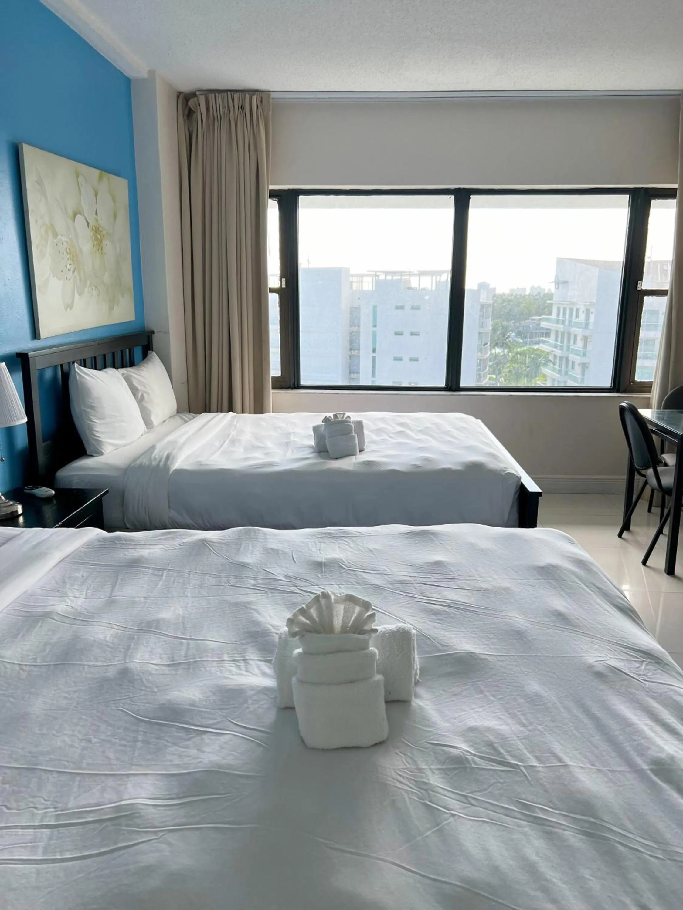 Bed in Oceanfront Studio Miami Beach