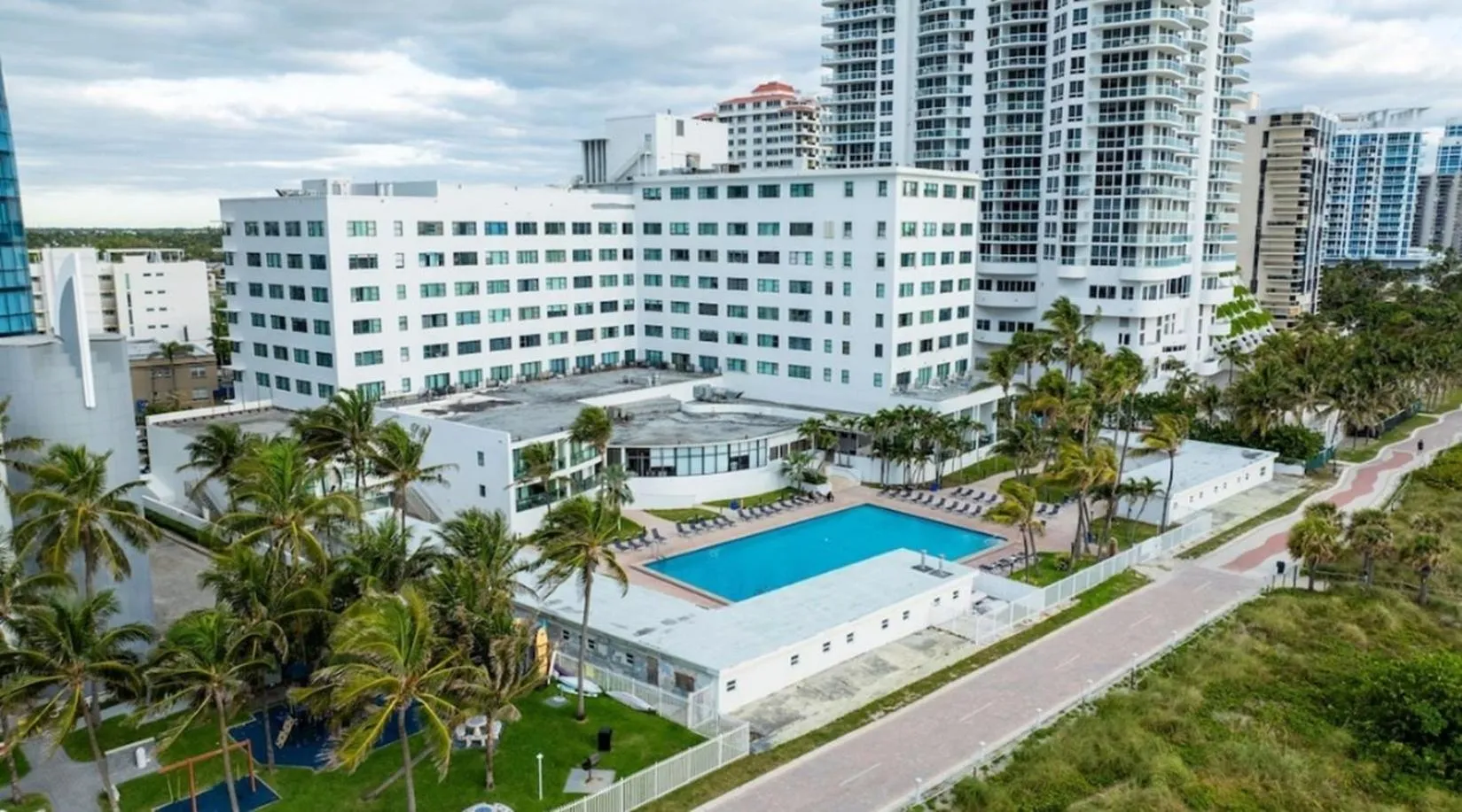 Property building in Oceanfront Studio Miami Beach