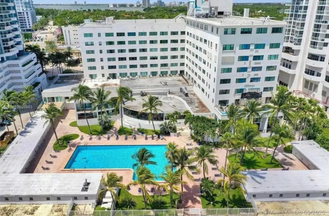 Property building in Oceanfront Studio Miami Beach