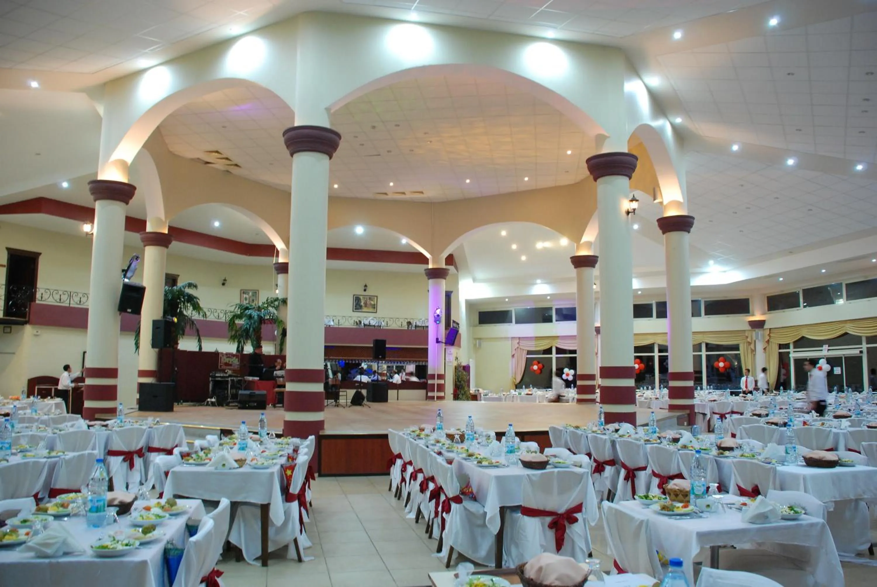 Restaurant/places to eat in Nysa Hotel