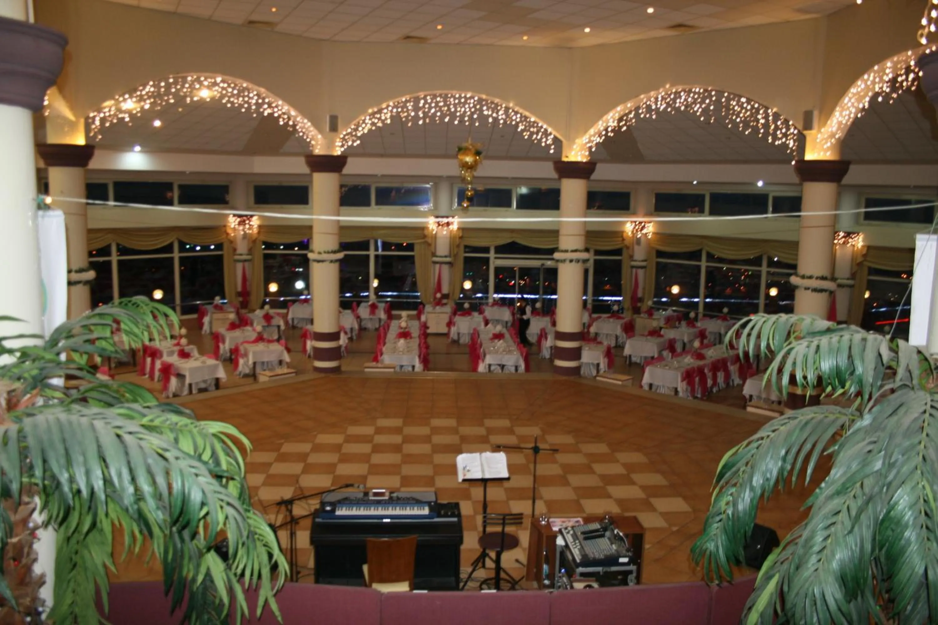 Restaurant/places to eat in Nysa Hotel