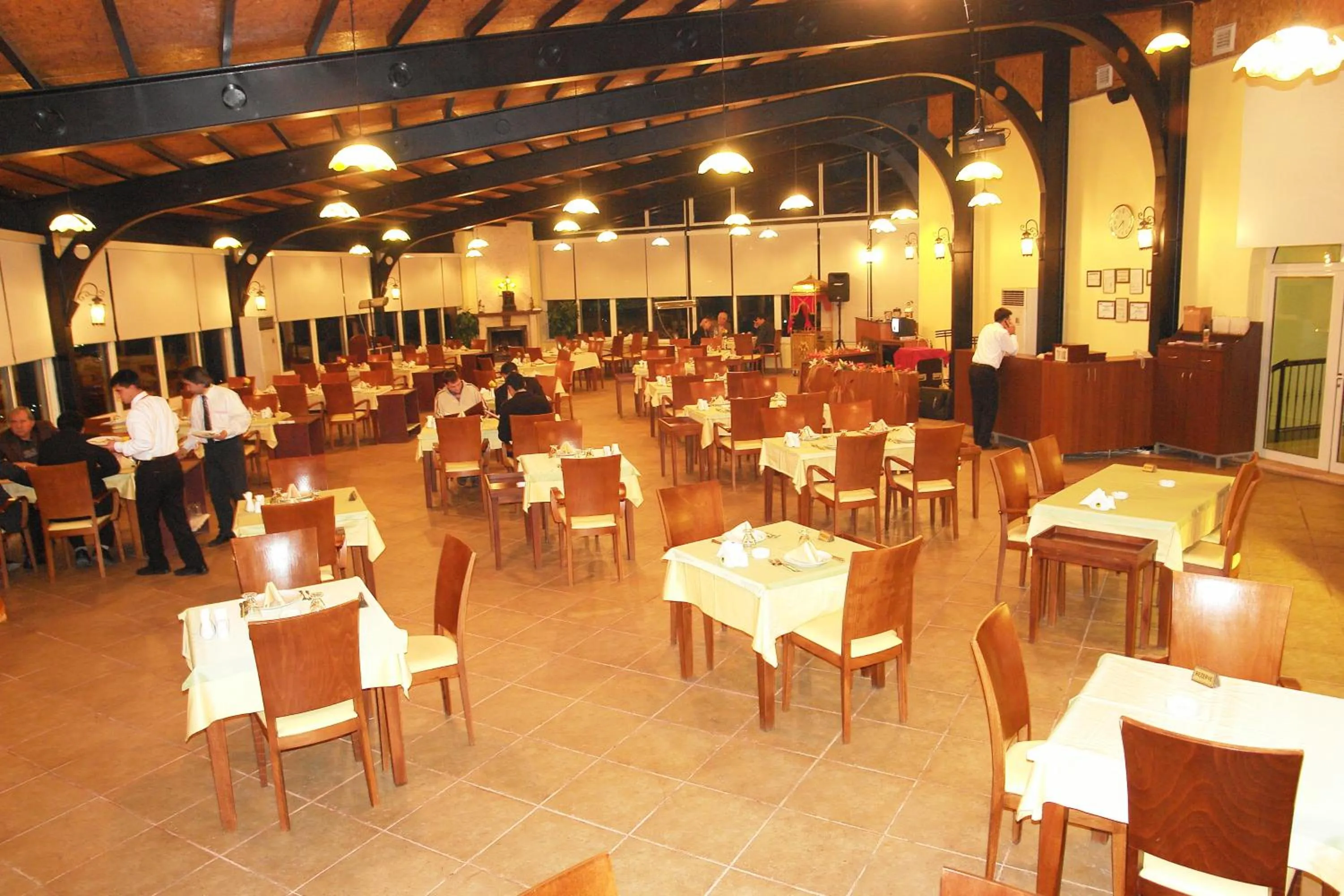 Restaurant/places to eat in Nysa Hotel