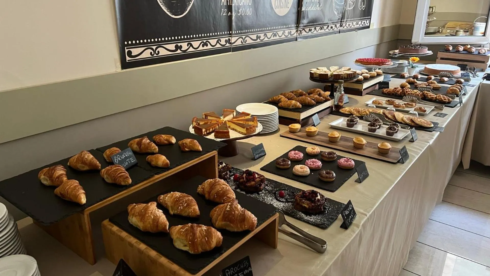 Restaurant/places to eat in Hotel King