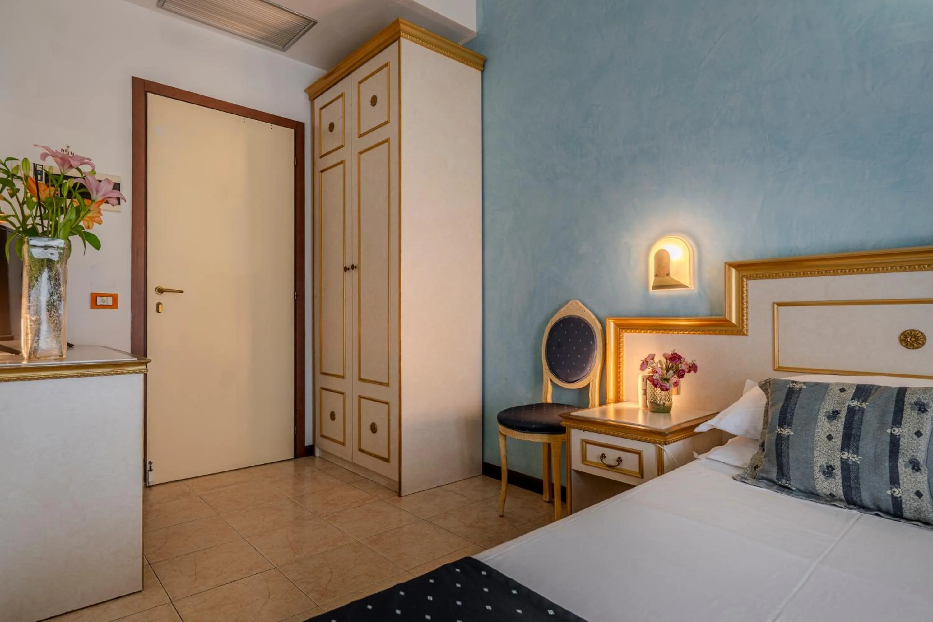 Bedroom, Bed in Hotel King