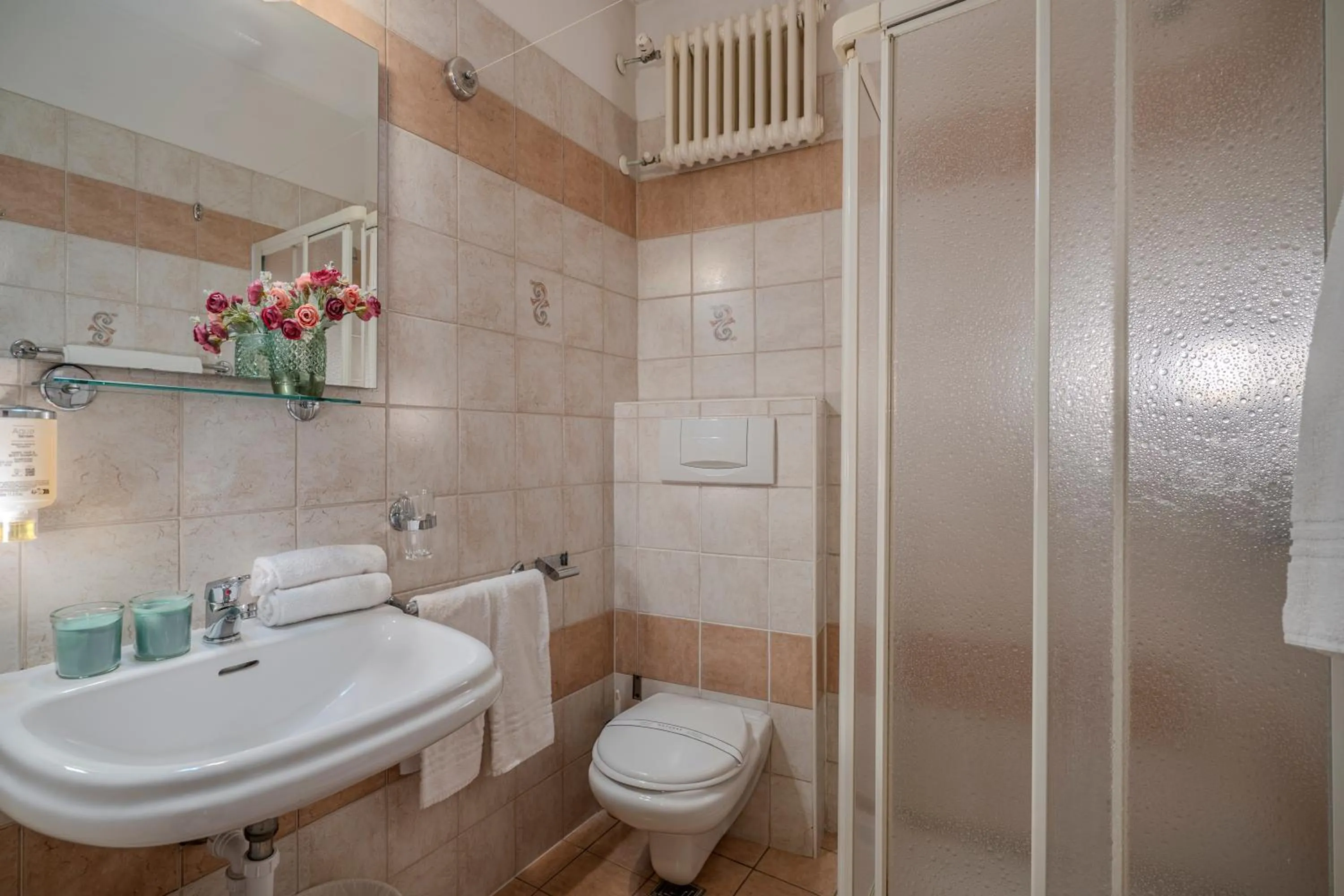 Bathroom in Hotel King