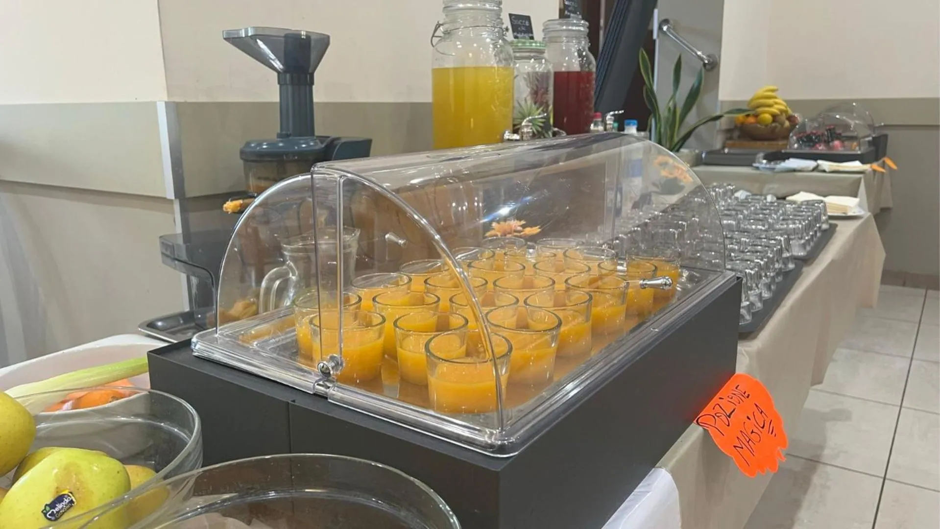 Restaurant/places to eat in Hotel King