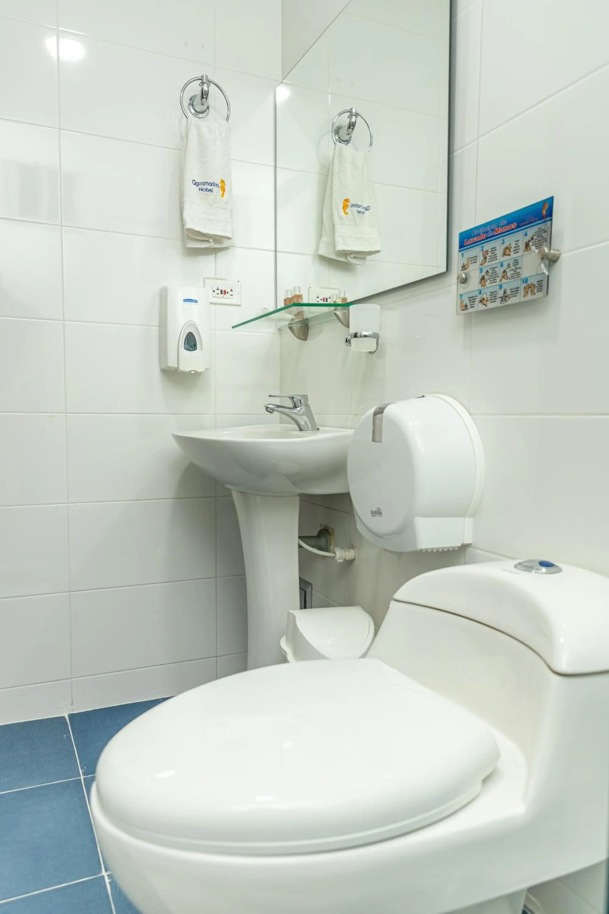 Bathroom in Hotel Aguamarina