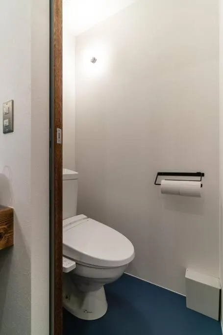 Toilet in Rakuna Inn 遊 Kinshicho