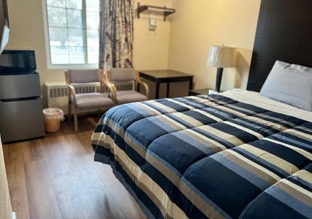 Bed in Gratiot View Motel