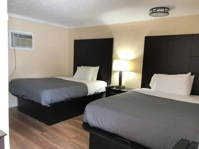 Bed in Gratiot View Motel