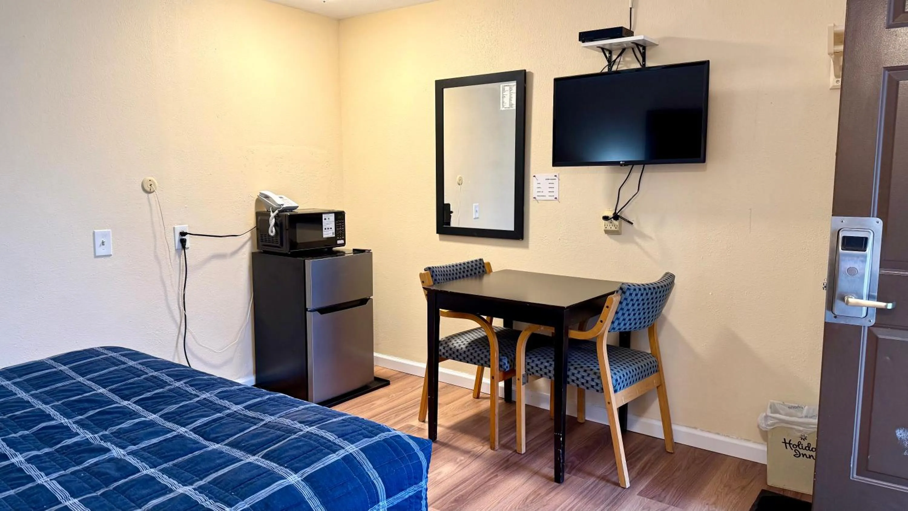 Bed in Gratiot View Motel