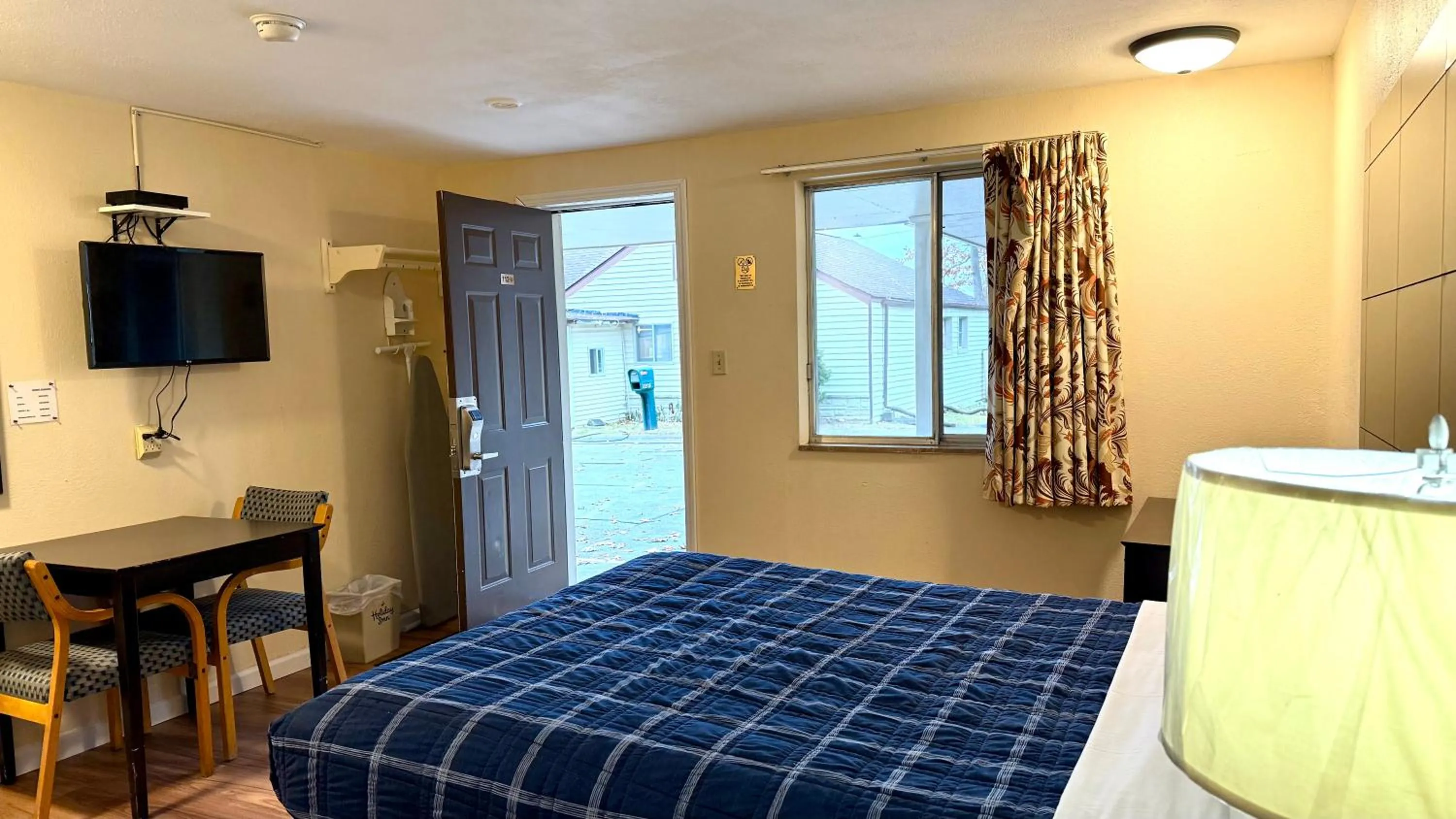 Bed in Gratiot View Motel