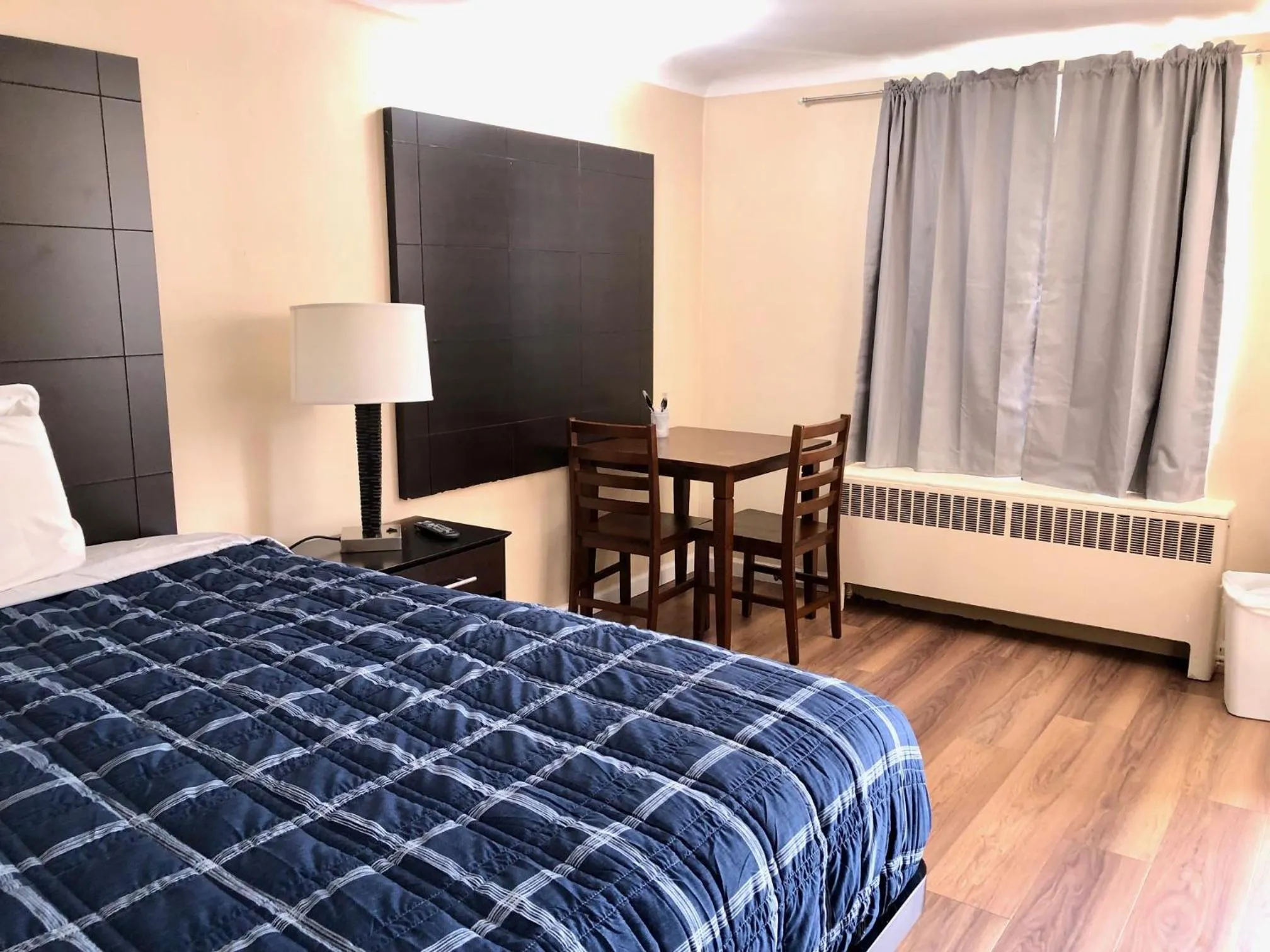 Bed in Gratiot View Motel