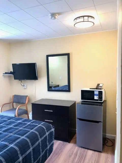 Bed in Gratiot View Motel