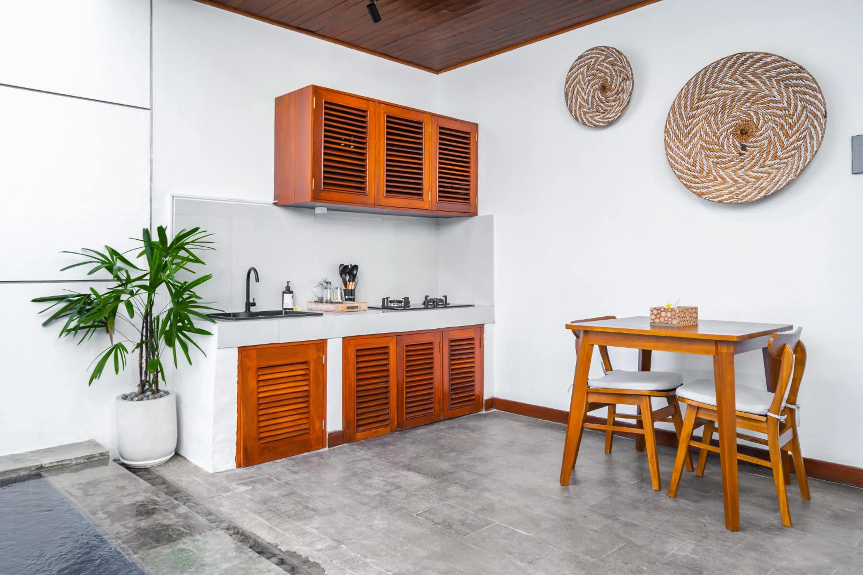 Kitchen or kitchenette in Villa Felicia Canggu By Moria
