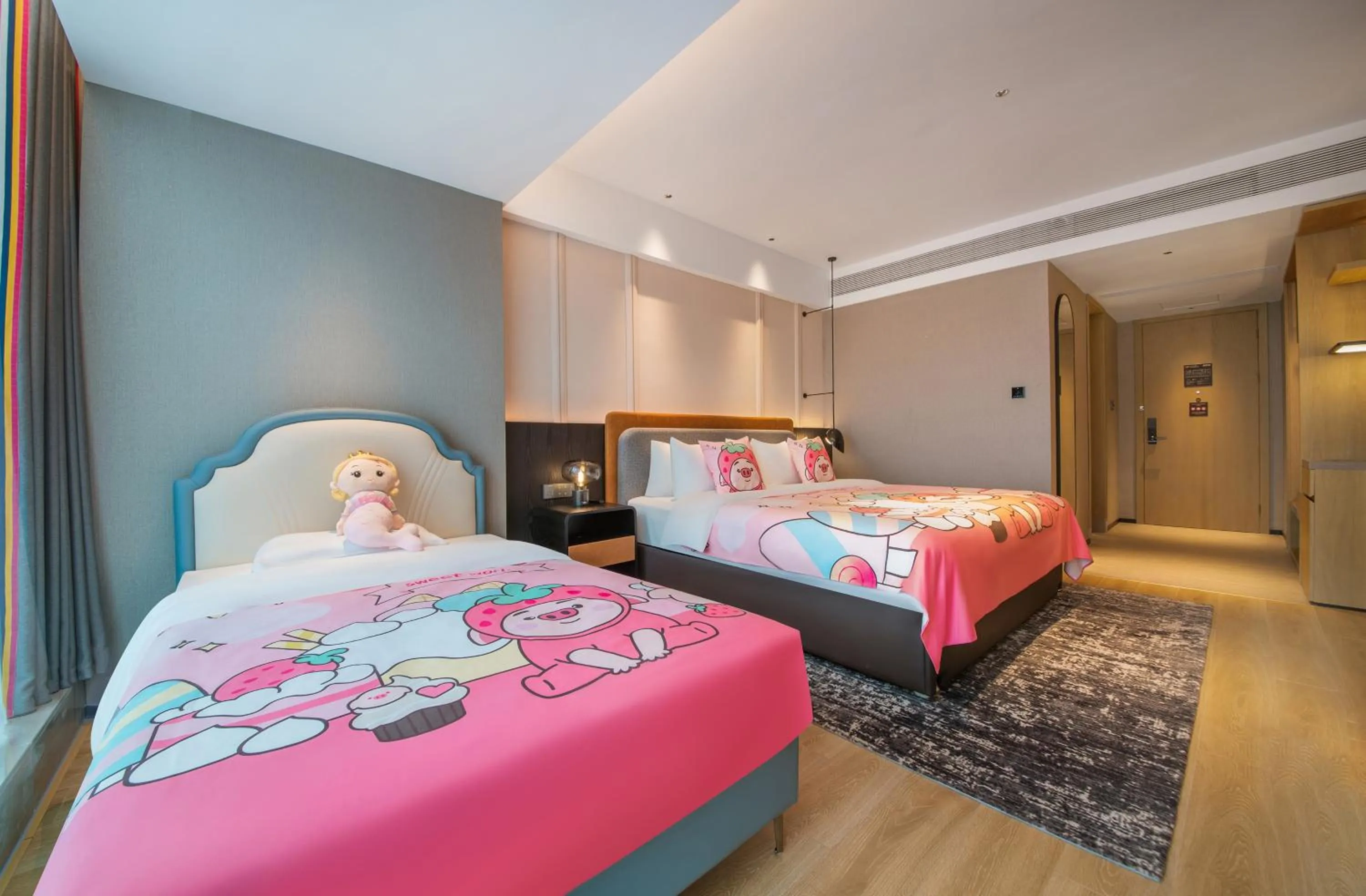 Photo of the whole room, Bed in Park Inn by Radisson Hangzhou Fuyang Wildlife