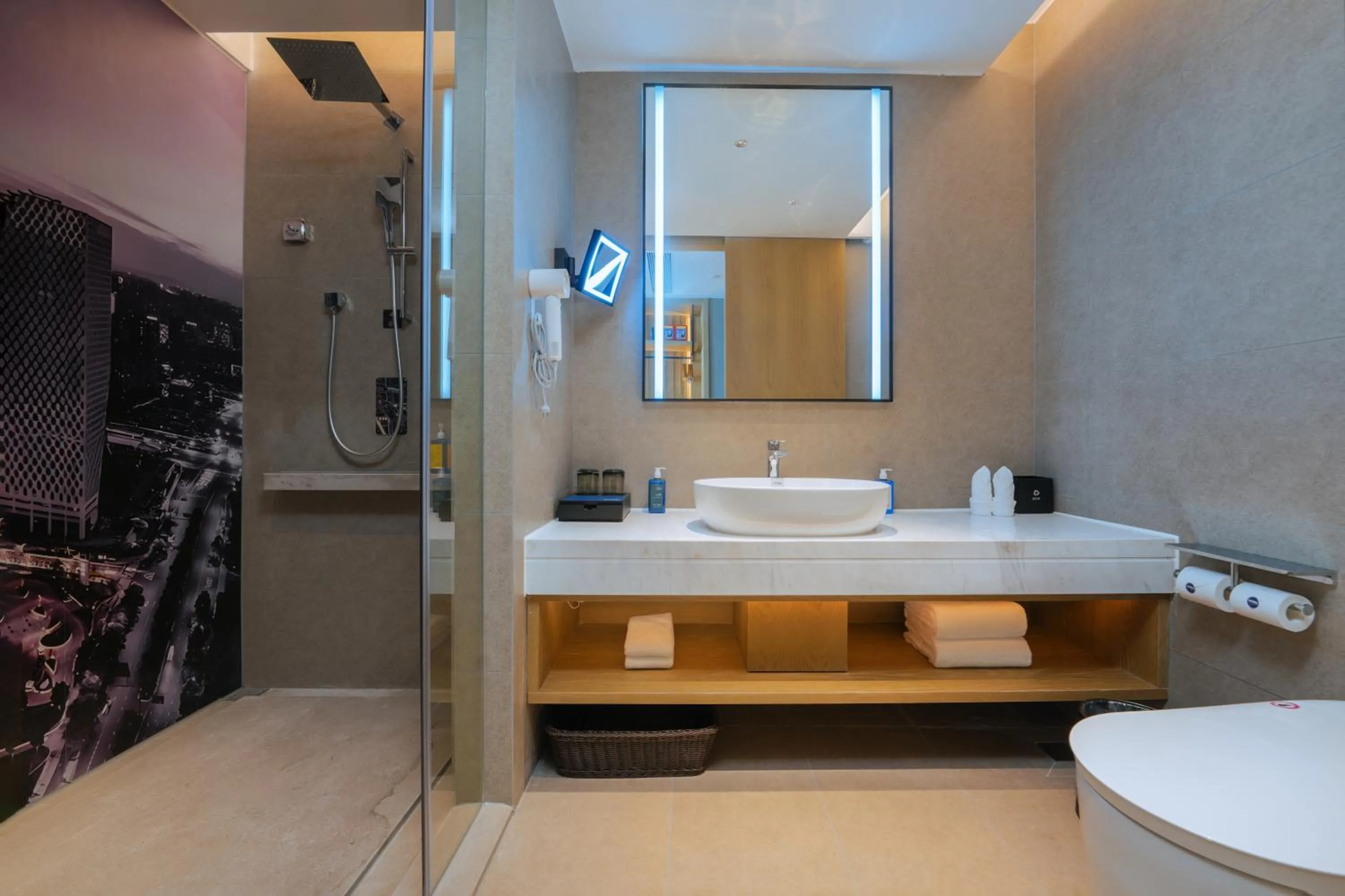 Shower in Park Inn by Radisson Hangzhou Fuyang Wildlife