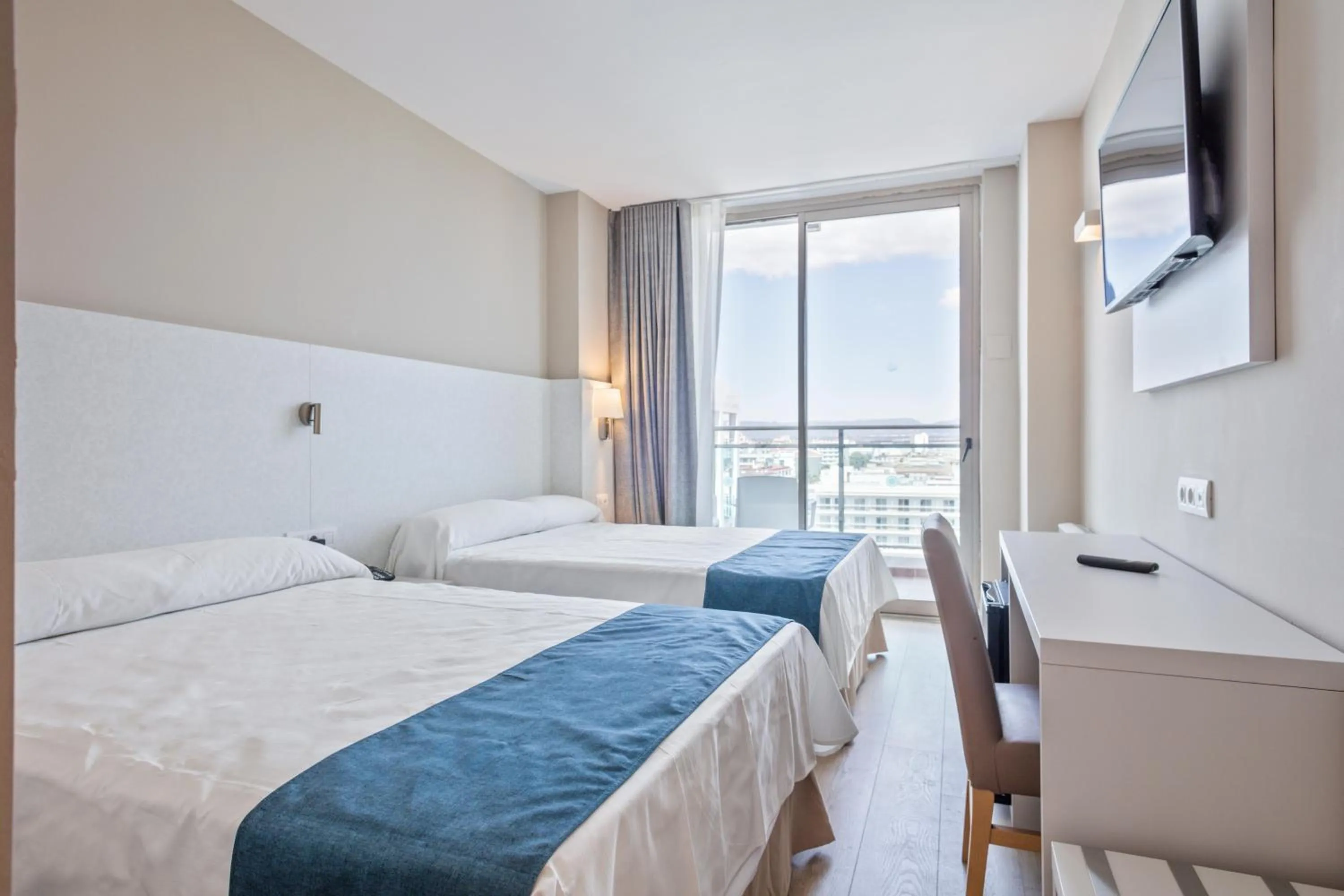 Photo of the whole room, Bed in Hotel Best Mediterraneo