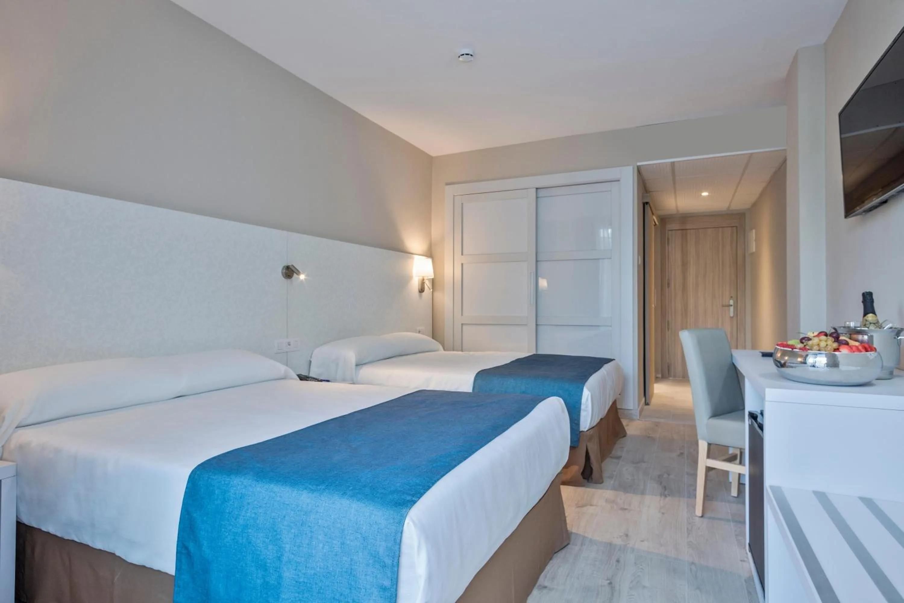 Photo of the whole room, Bed in Hotel Best Sol D´Or