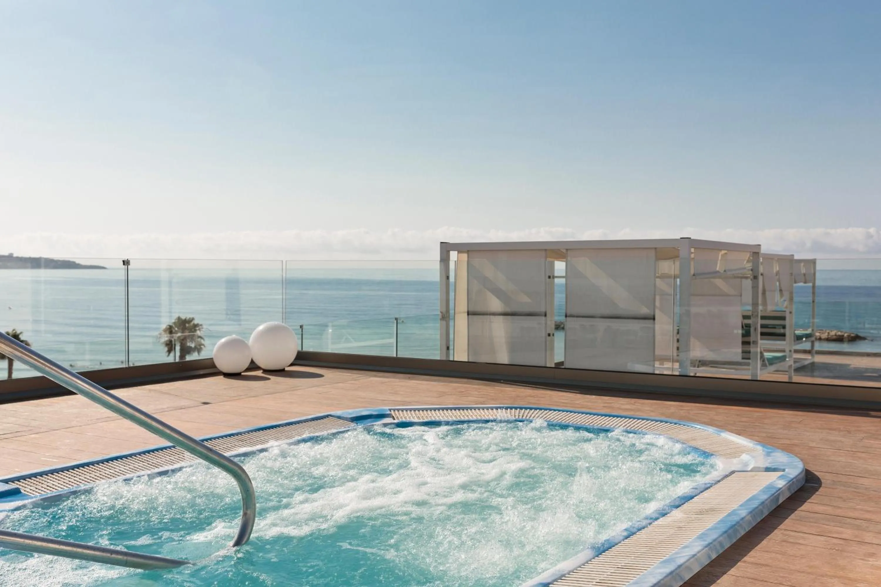 Hot Tub in Hotel Best Maritim