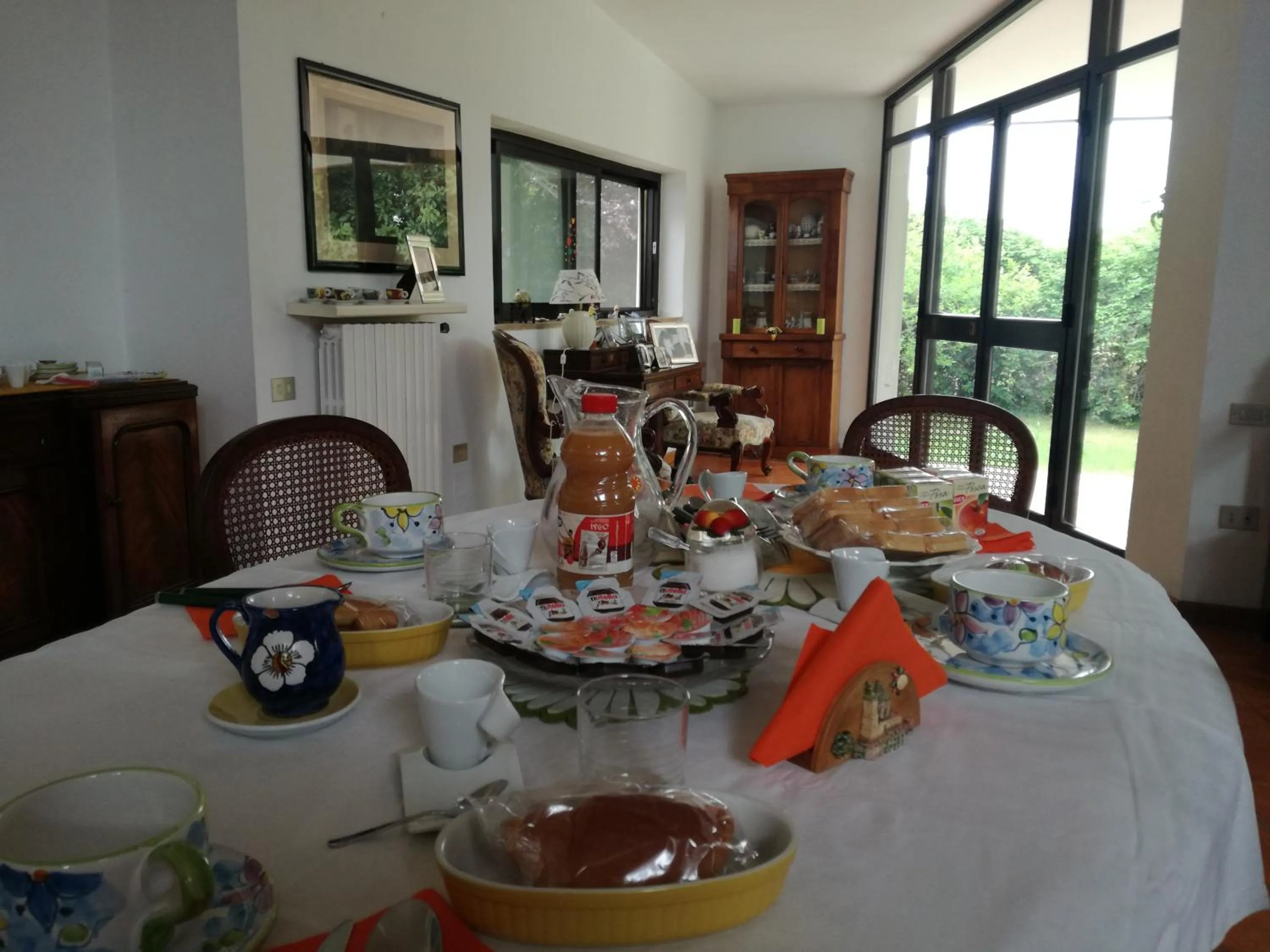 Food and drinks in B&B Villa Napoli