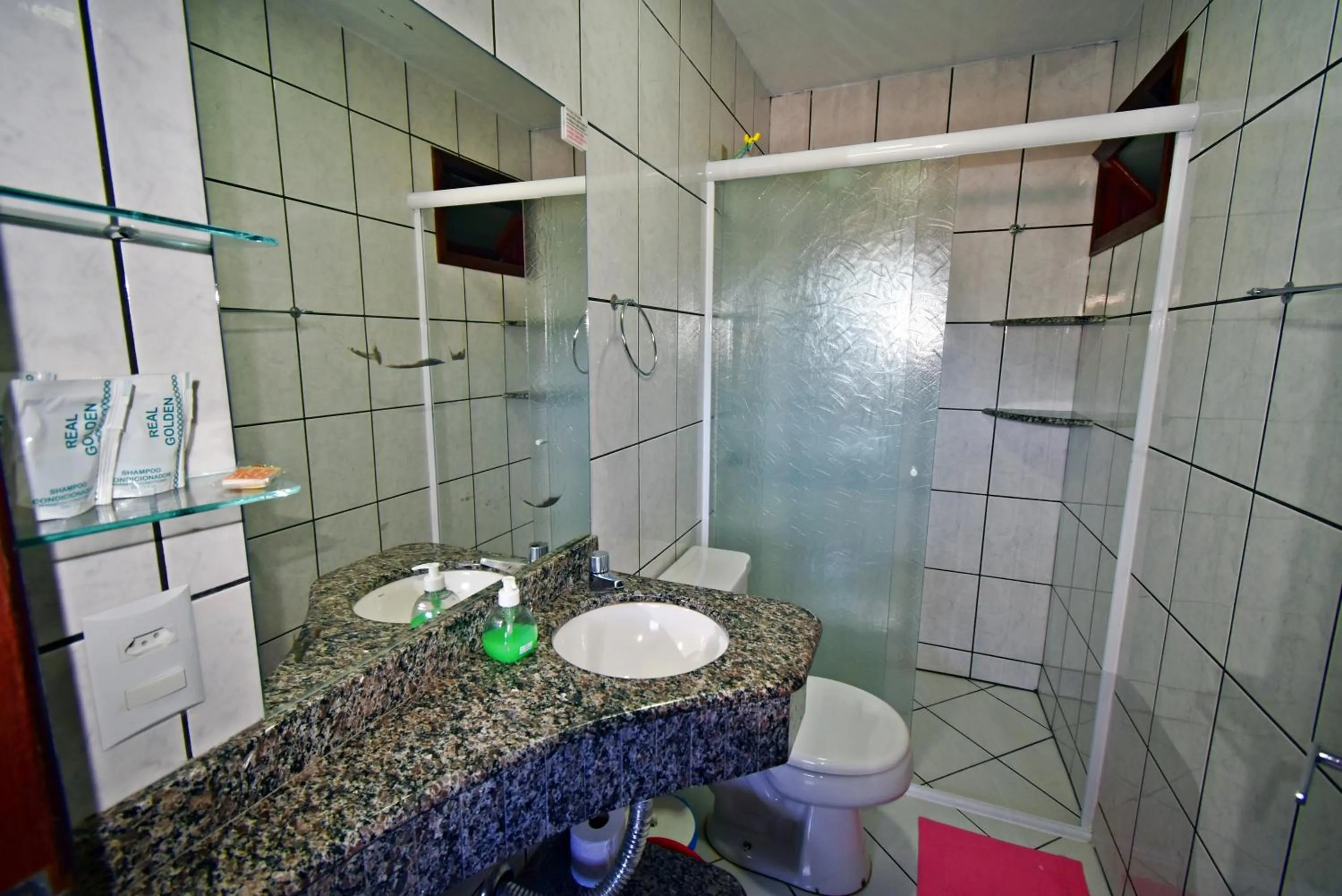 Bathroom in Pousada Enseada dos Golfinhos