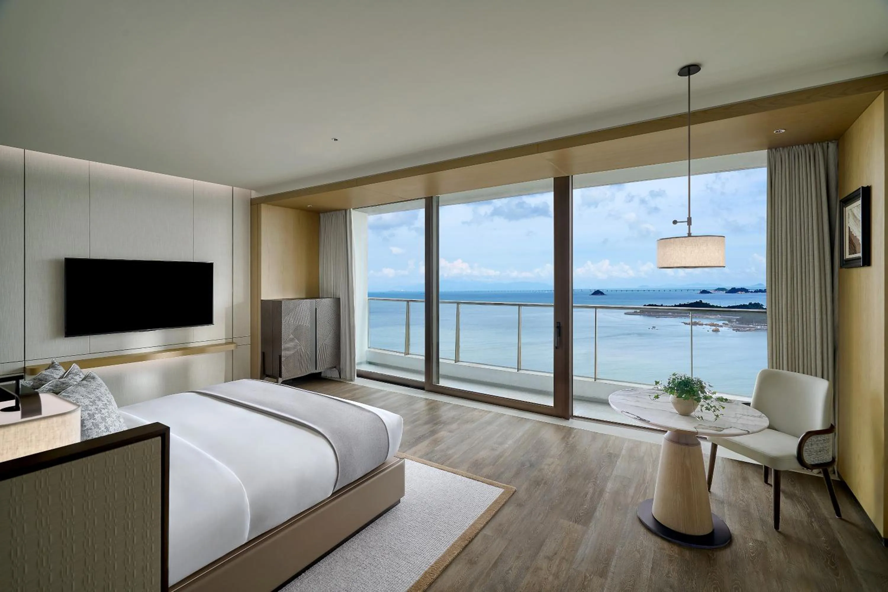 Photo of the whole room, Bed in Grand Ocean View Hotel Zhuhai