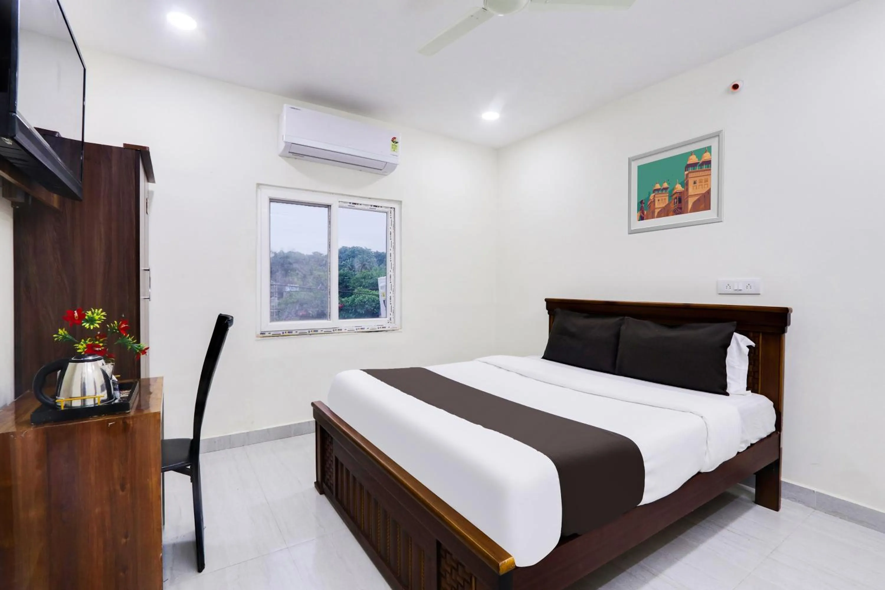 Bedroom in Hotel O Honey Rooms