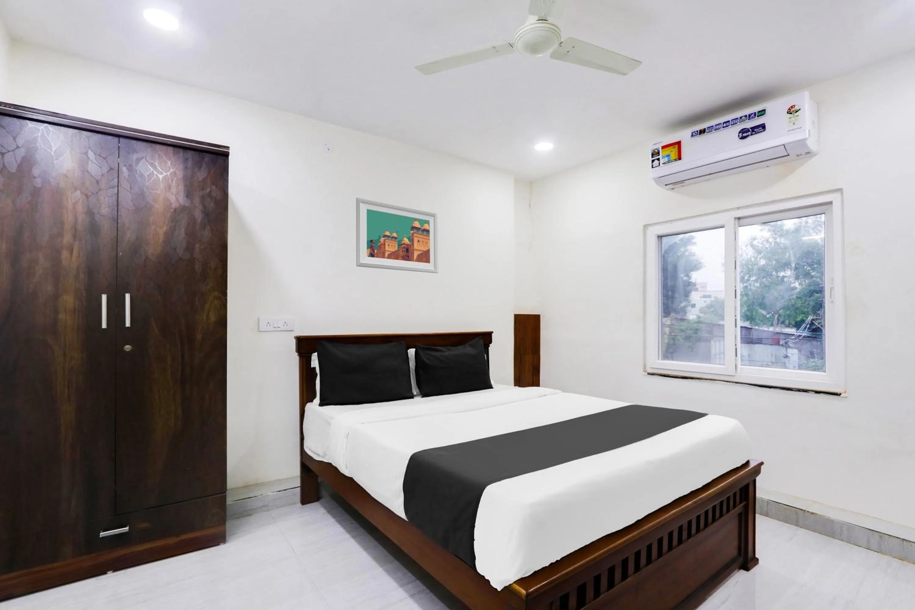 Bedroom in Hotel O Honey Rooms