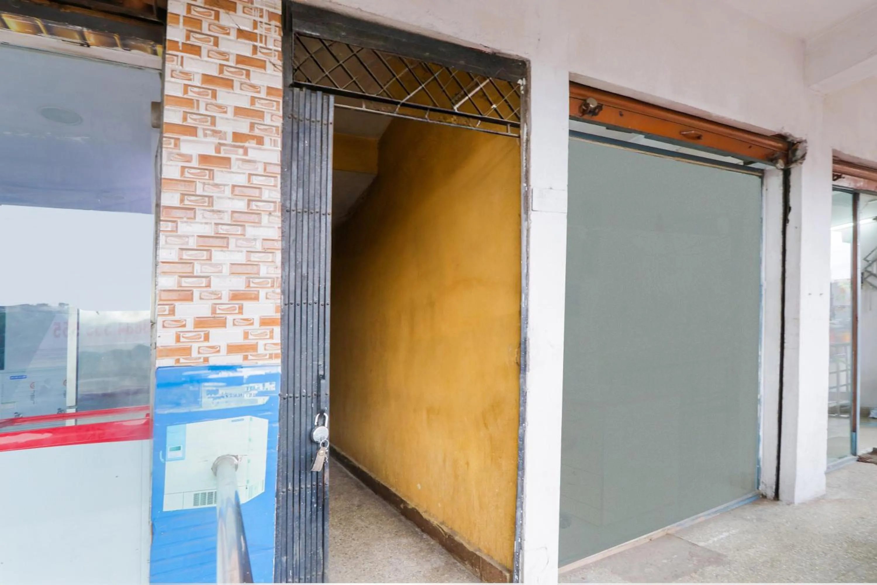 Facade/entrance in Hotel O Honey Rooms