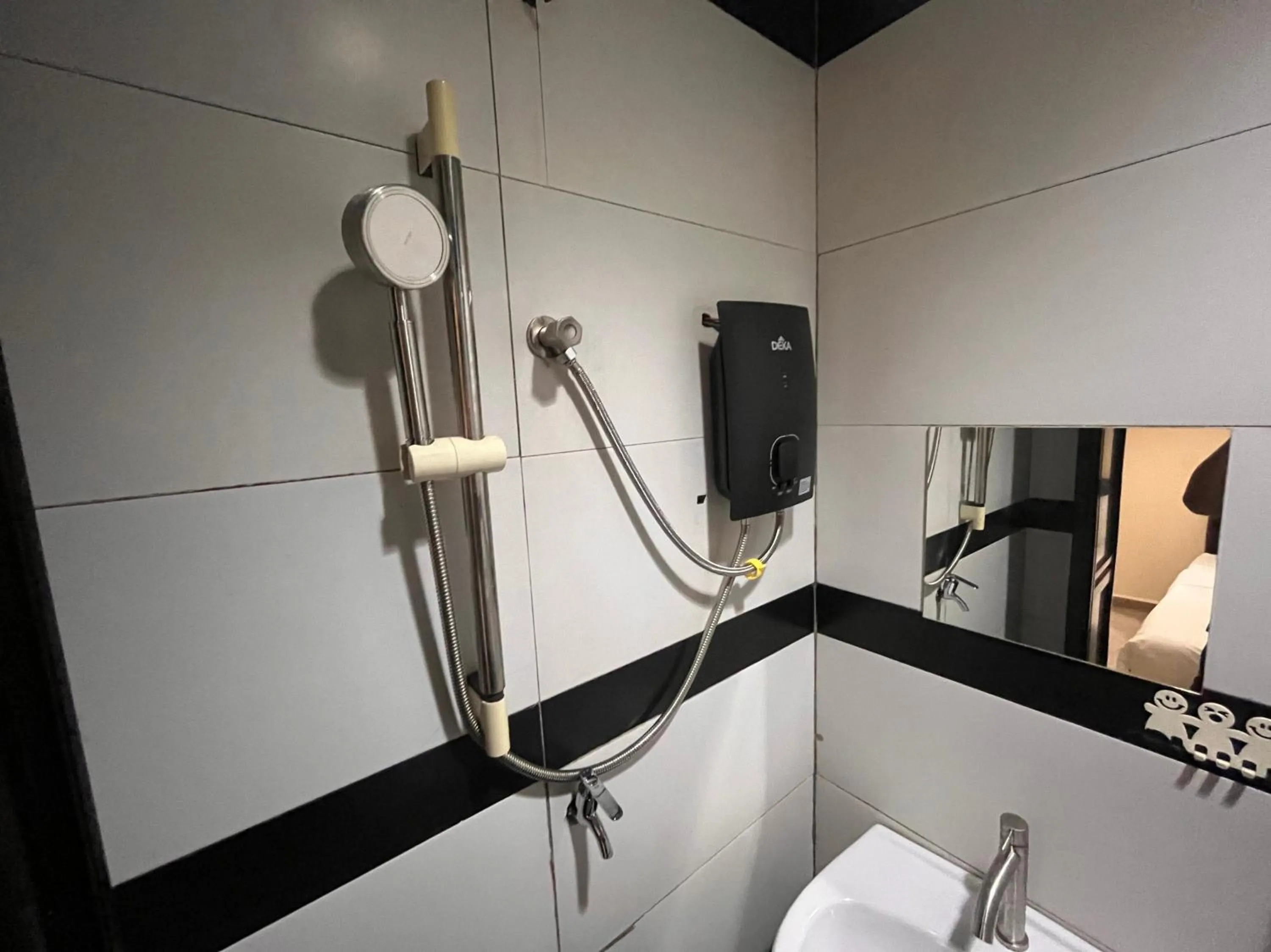 Bathroom in Hotel O Tampoi Sojourn