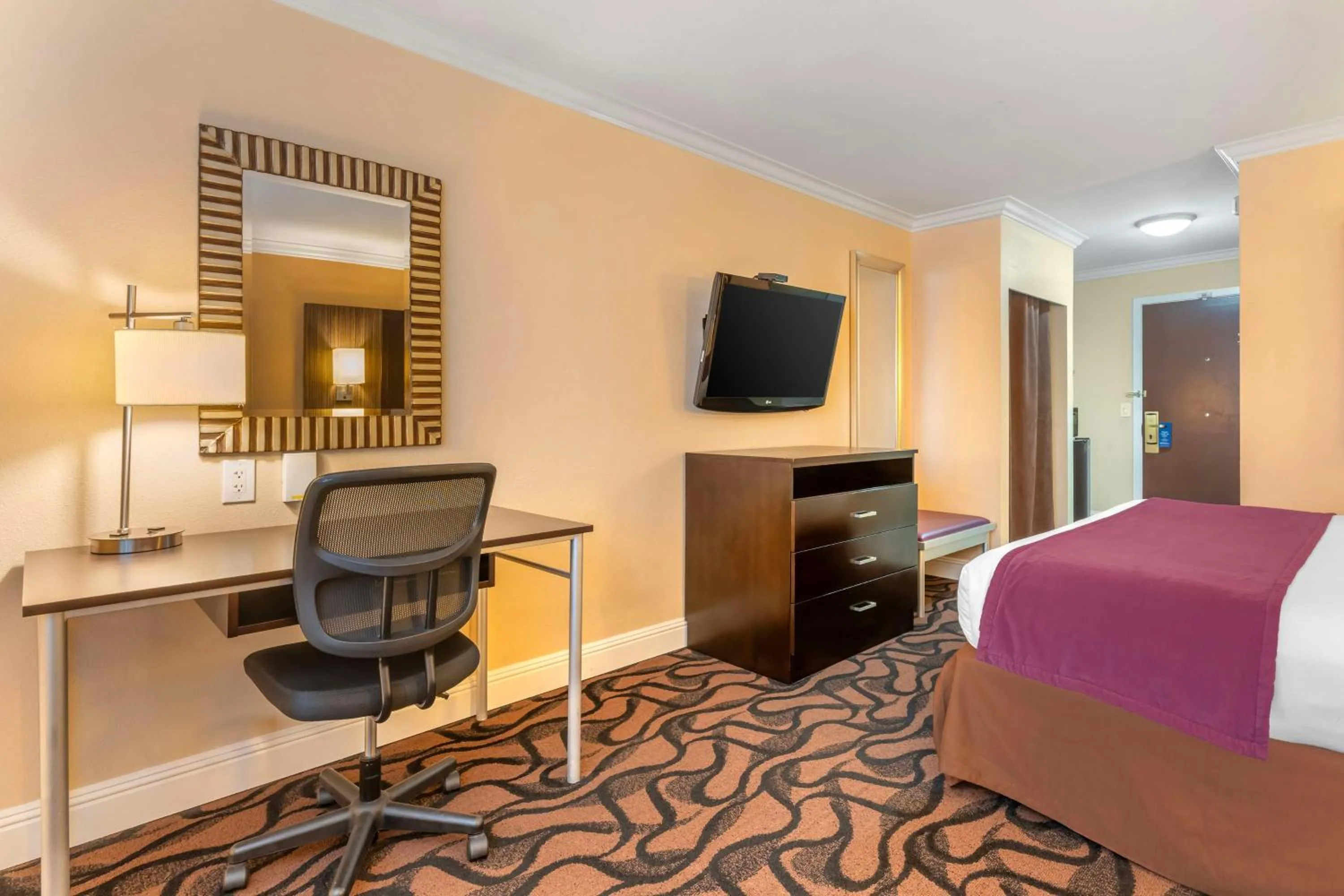 Other, Bed in Best Western Plus Airport Plaza