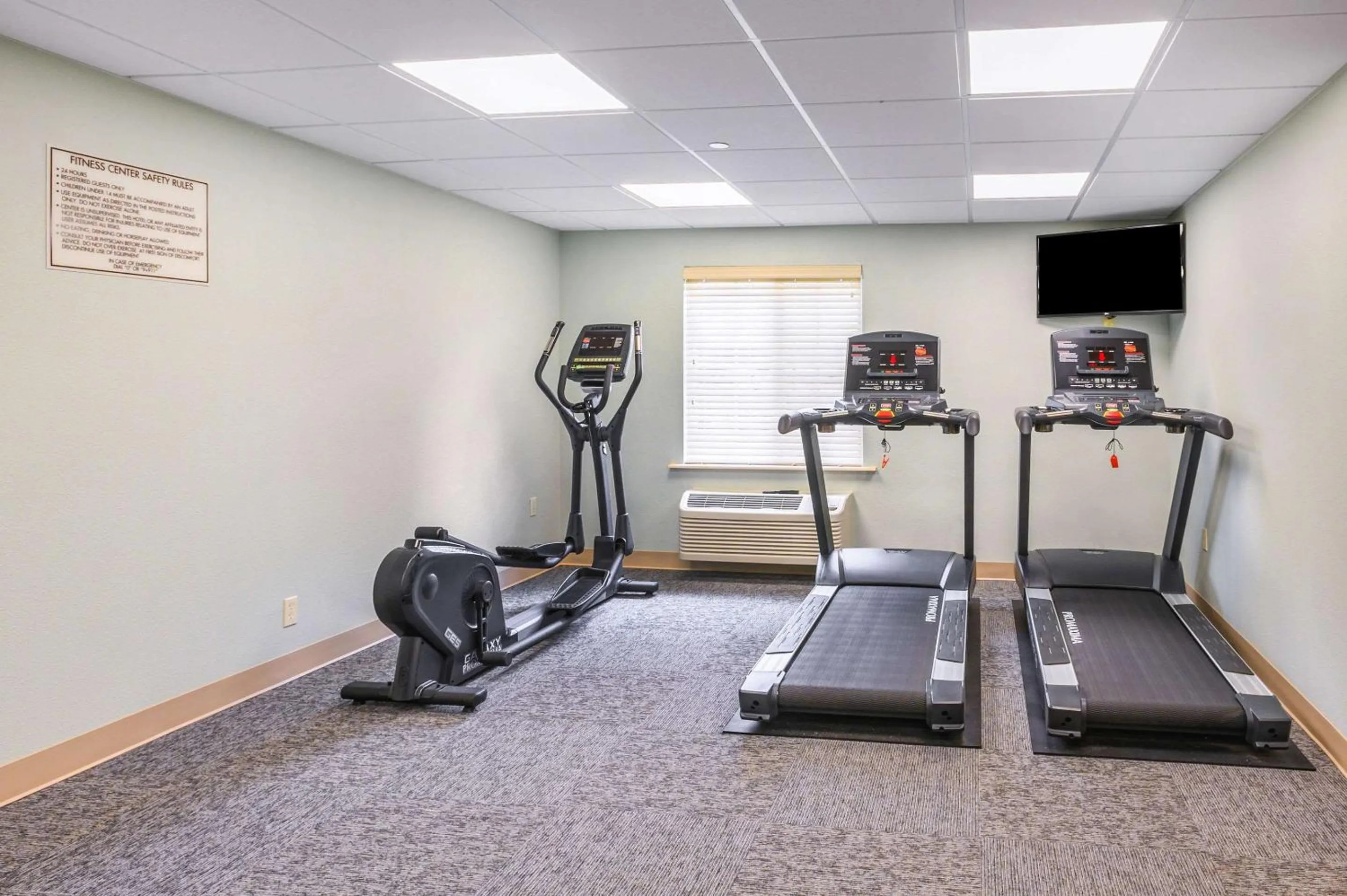 Fitness centre/facilities in Suburban Studios Hammond