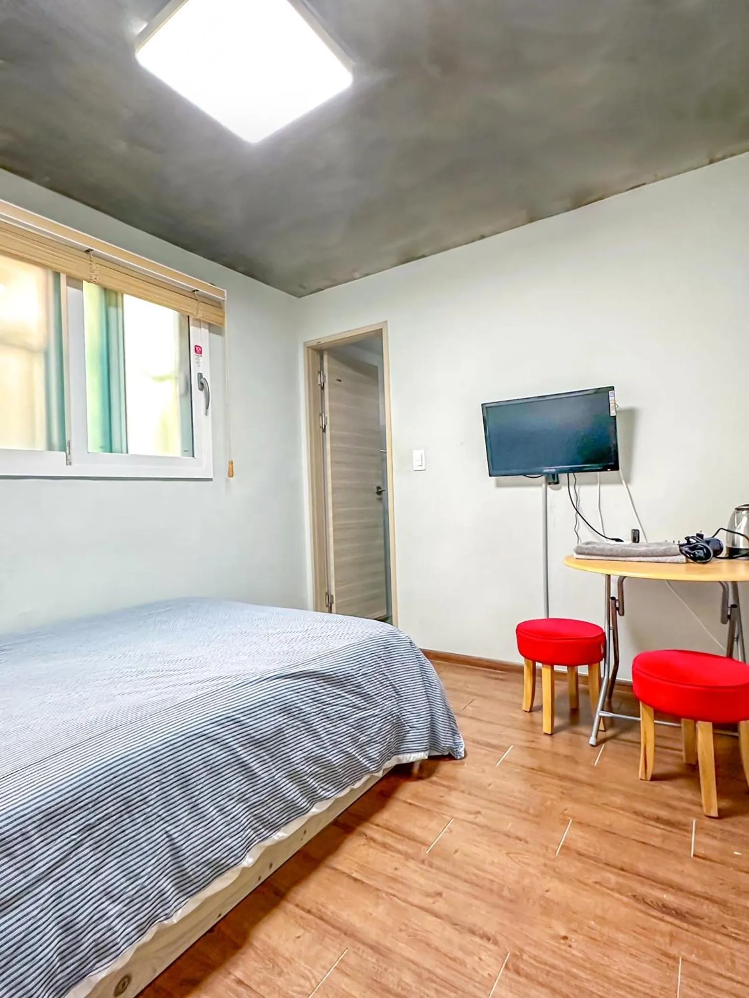 Bed in BB Hongdae Line