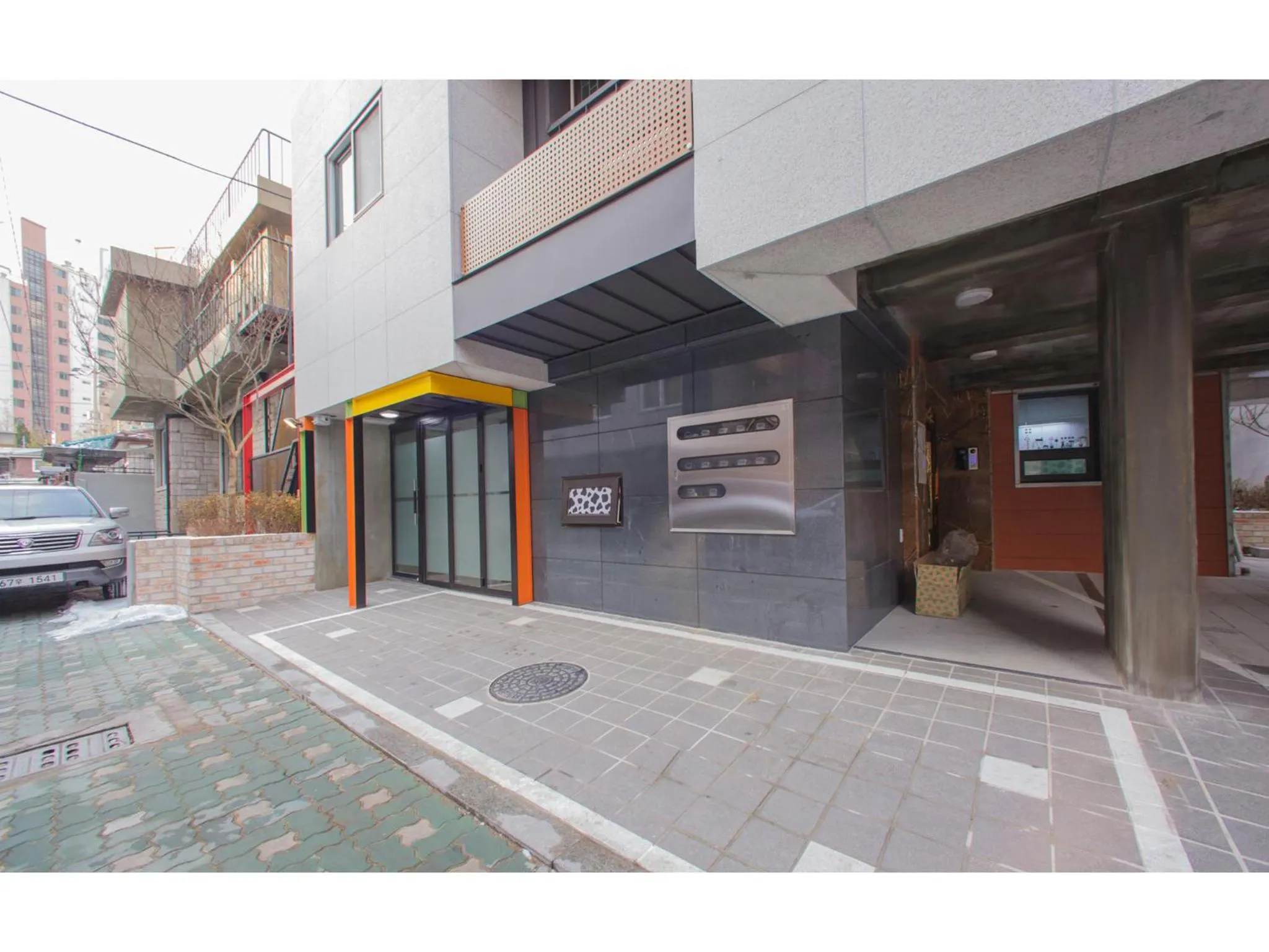 Facade/entrance in BB Hongdae Line