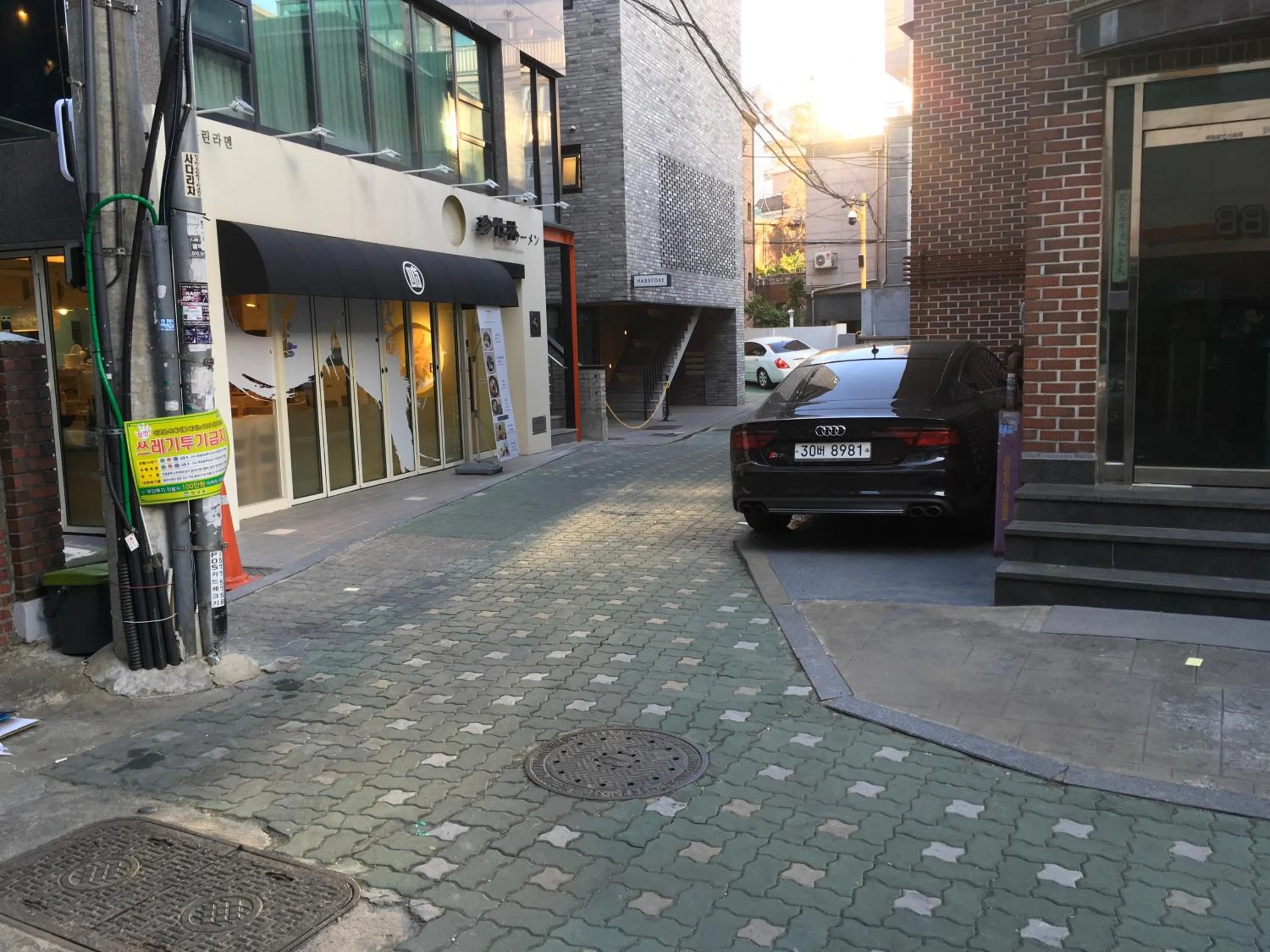 Neighbourhood in BB Hongdae Line