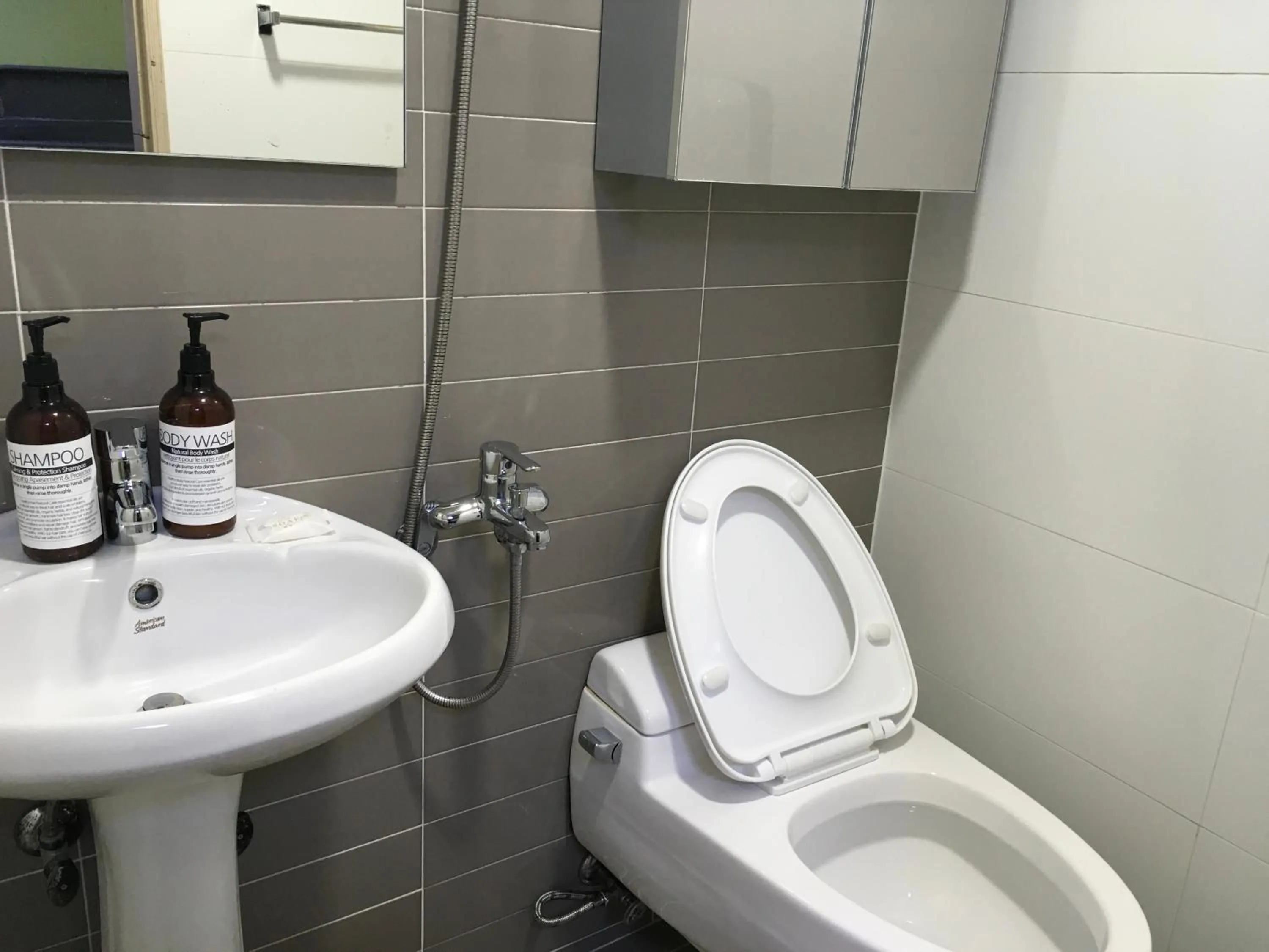 Toilet in BB Hongdae Line