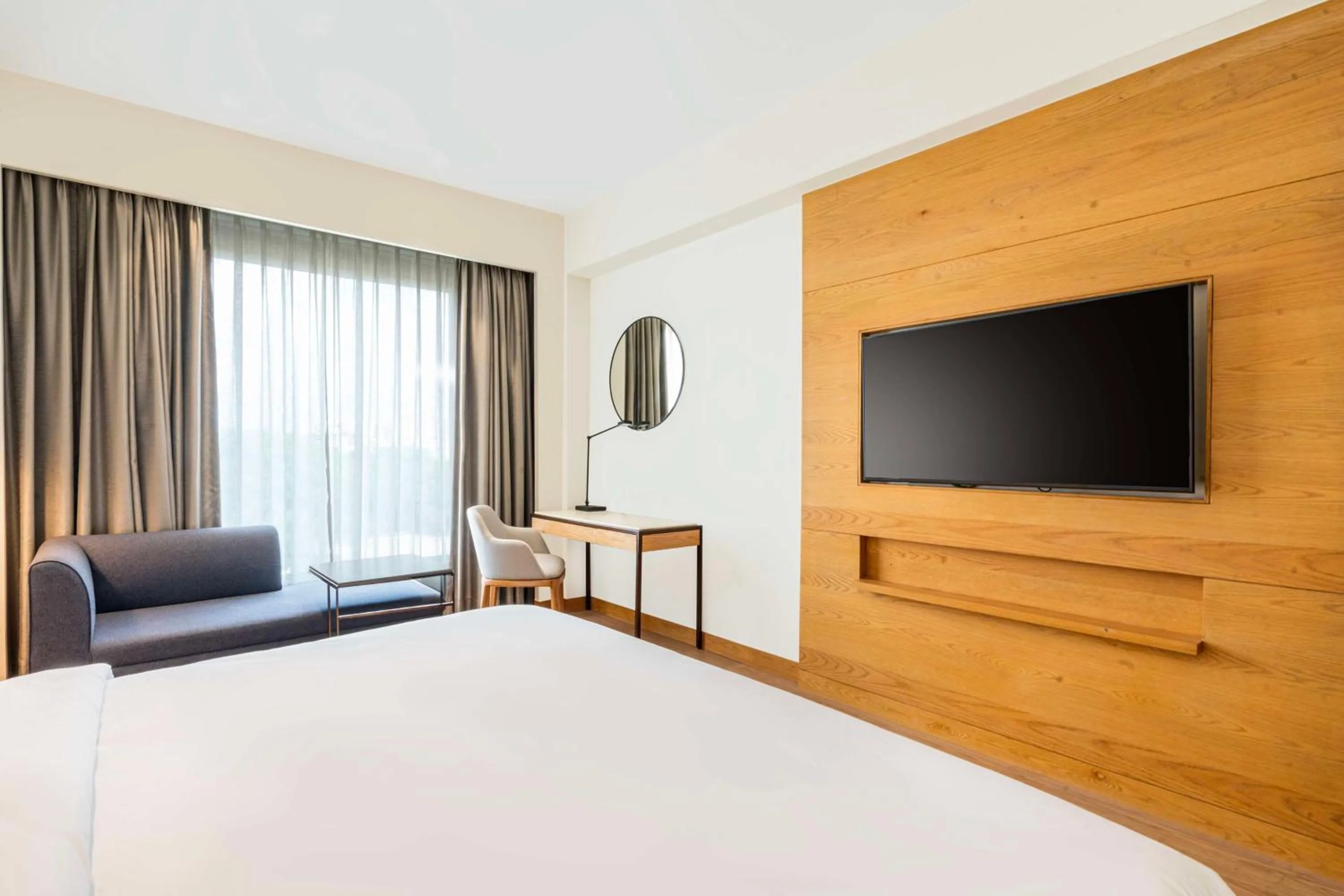 Bedroom, Bed in Radisson Hotel Vrindavan