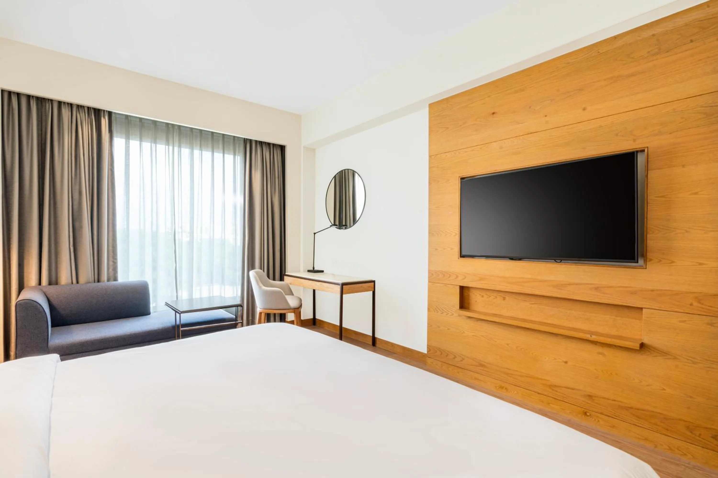 Bedroom, Bed in Radisson Hotel Vrindavan