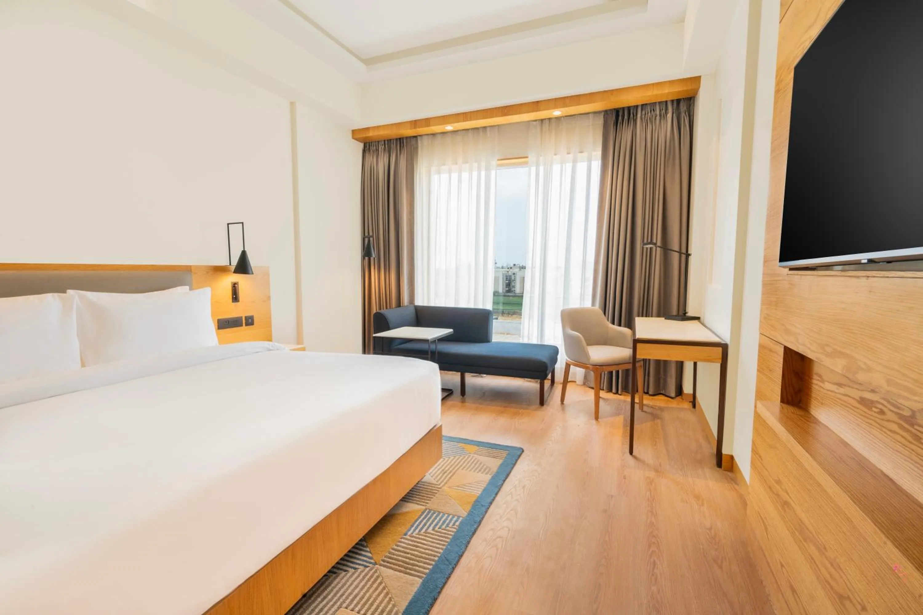 Bedroom, Bed in Radisson Hotel Vrindavan