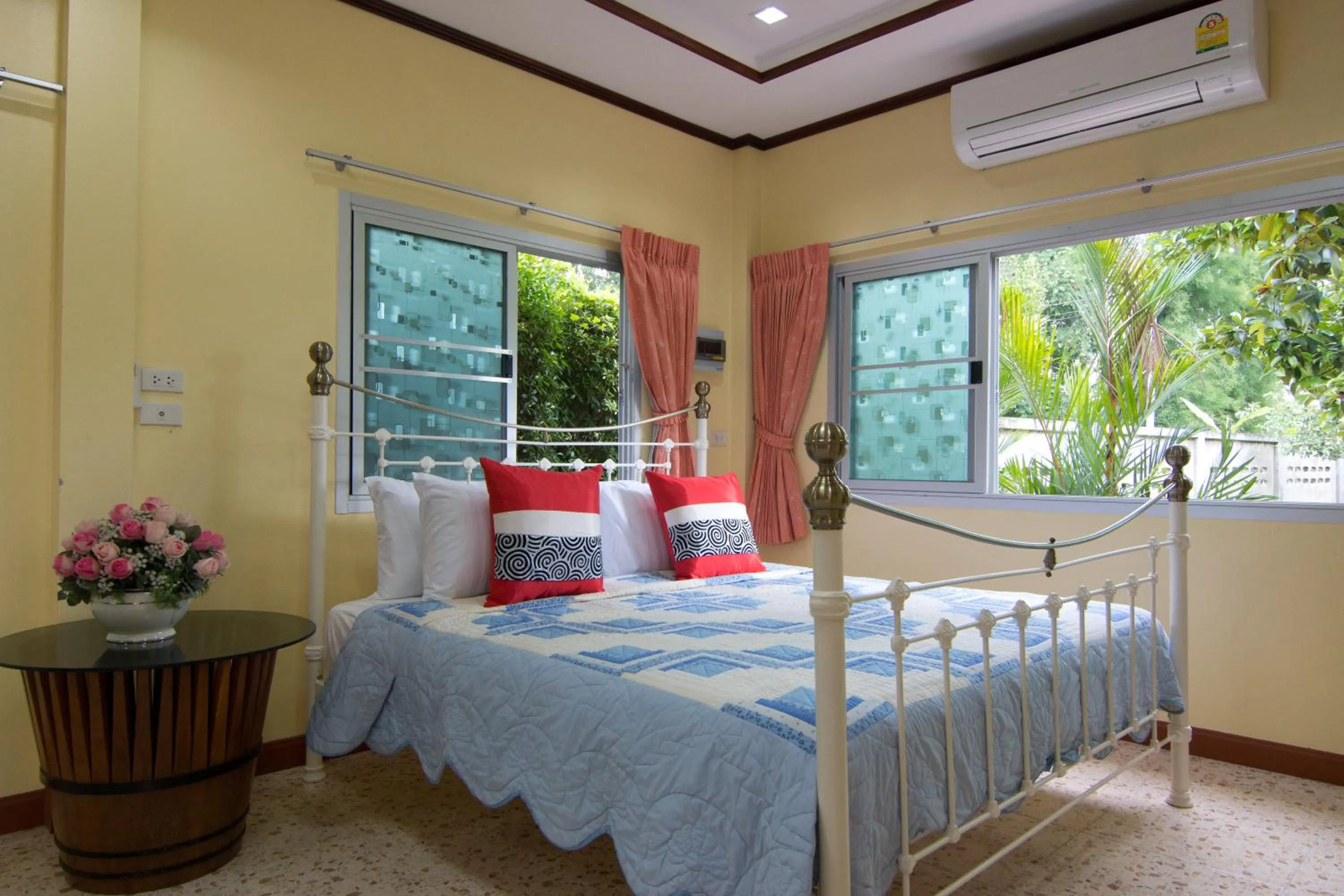 Bed in Bueng Bua Thong Resort