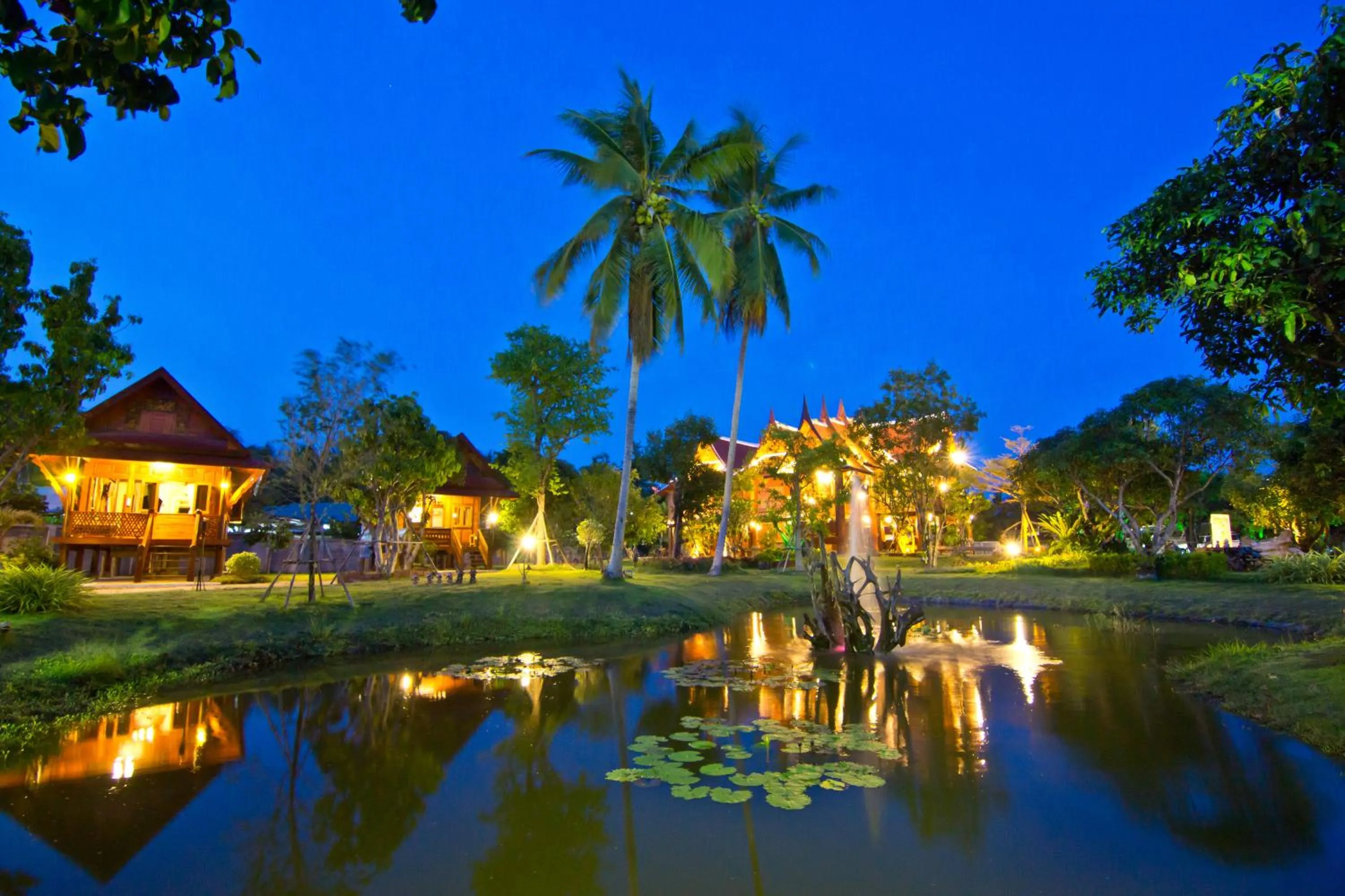 Garden in Bueng Bua Thong Resort