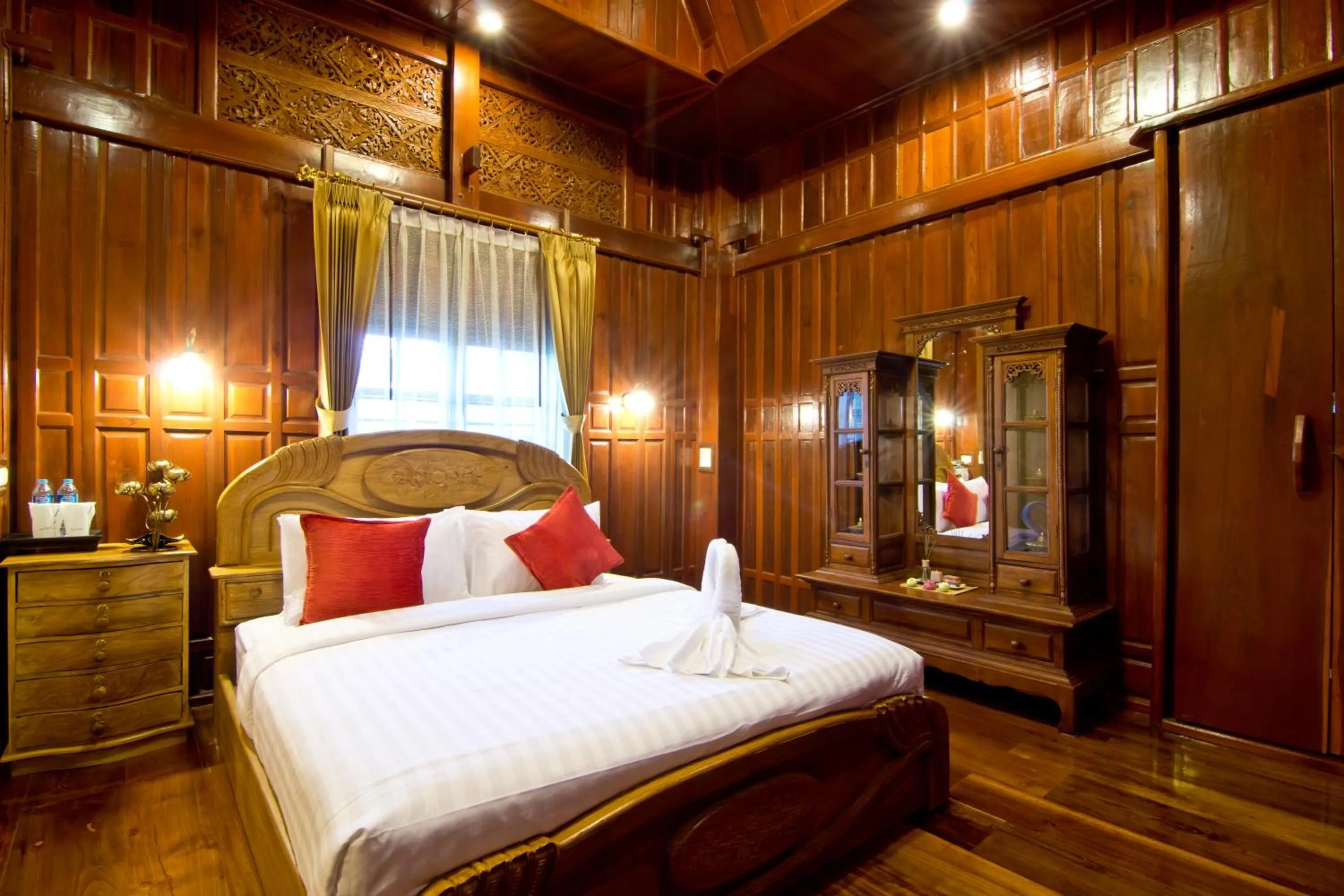 Photo of the whole room, Bed in Bueng Bua Thong Resort