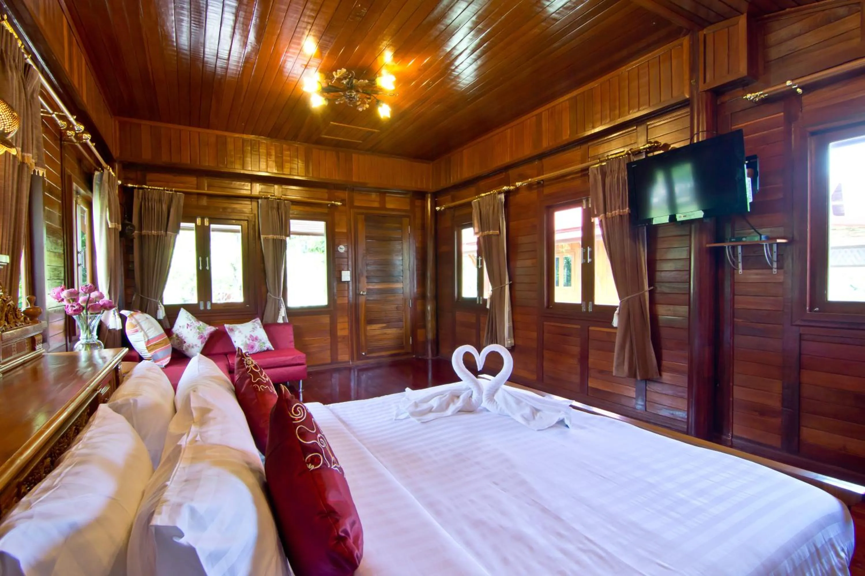 Bedroom, Bed in Bueng Bua Thong Resort